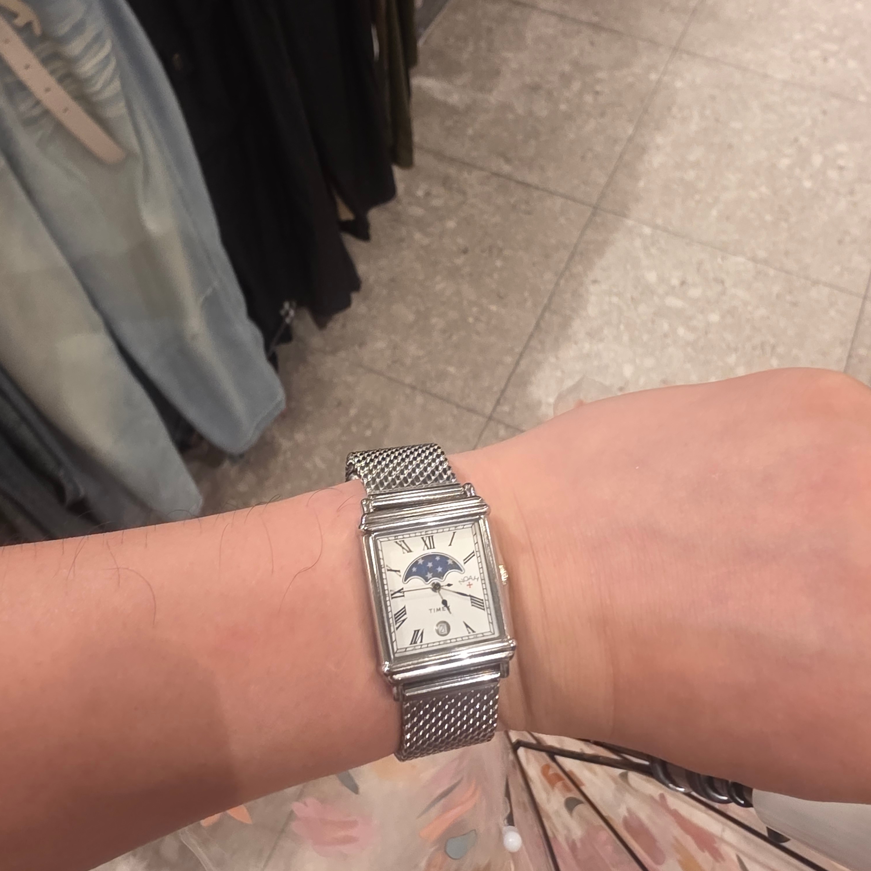 Timex x Noah Moon 37mm Phase Watch Brown Steel 착용 스타일 - 2