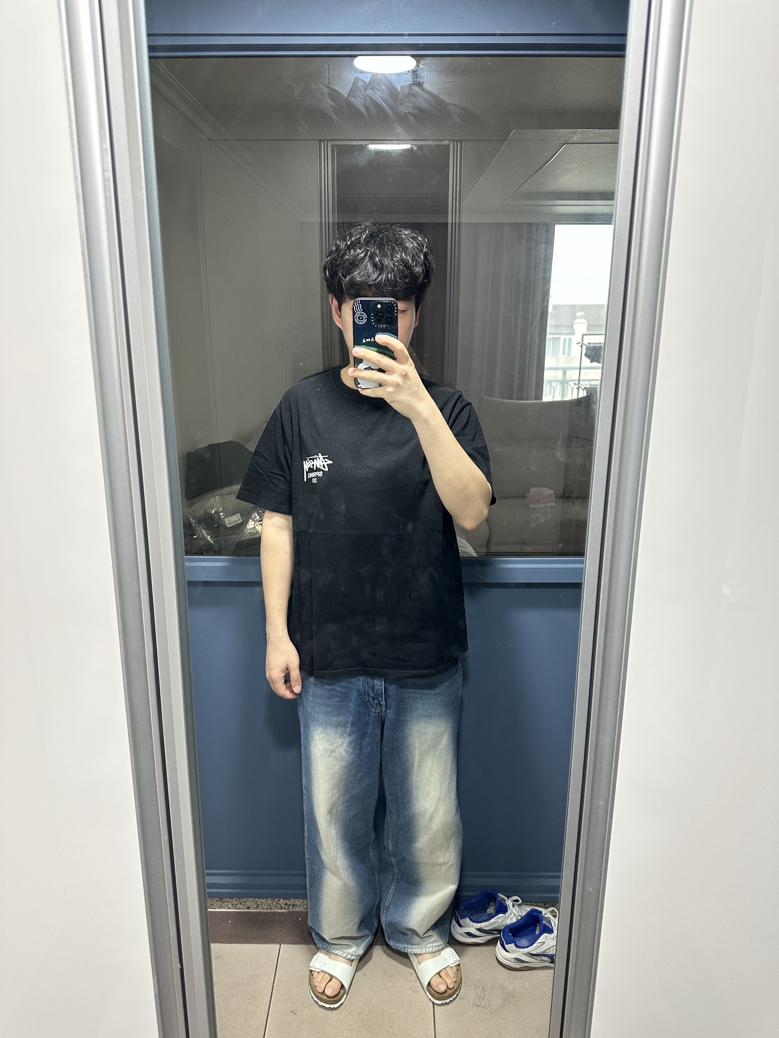 Stussy Bouquet T-Shirt Black, Satur Brooklyn Newtro Wide Pants Washed Denim Blue 착용 스타일