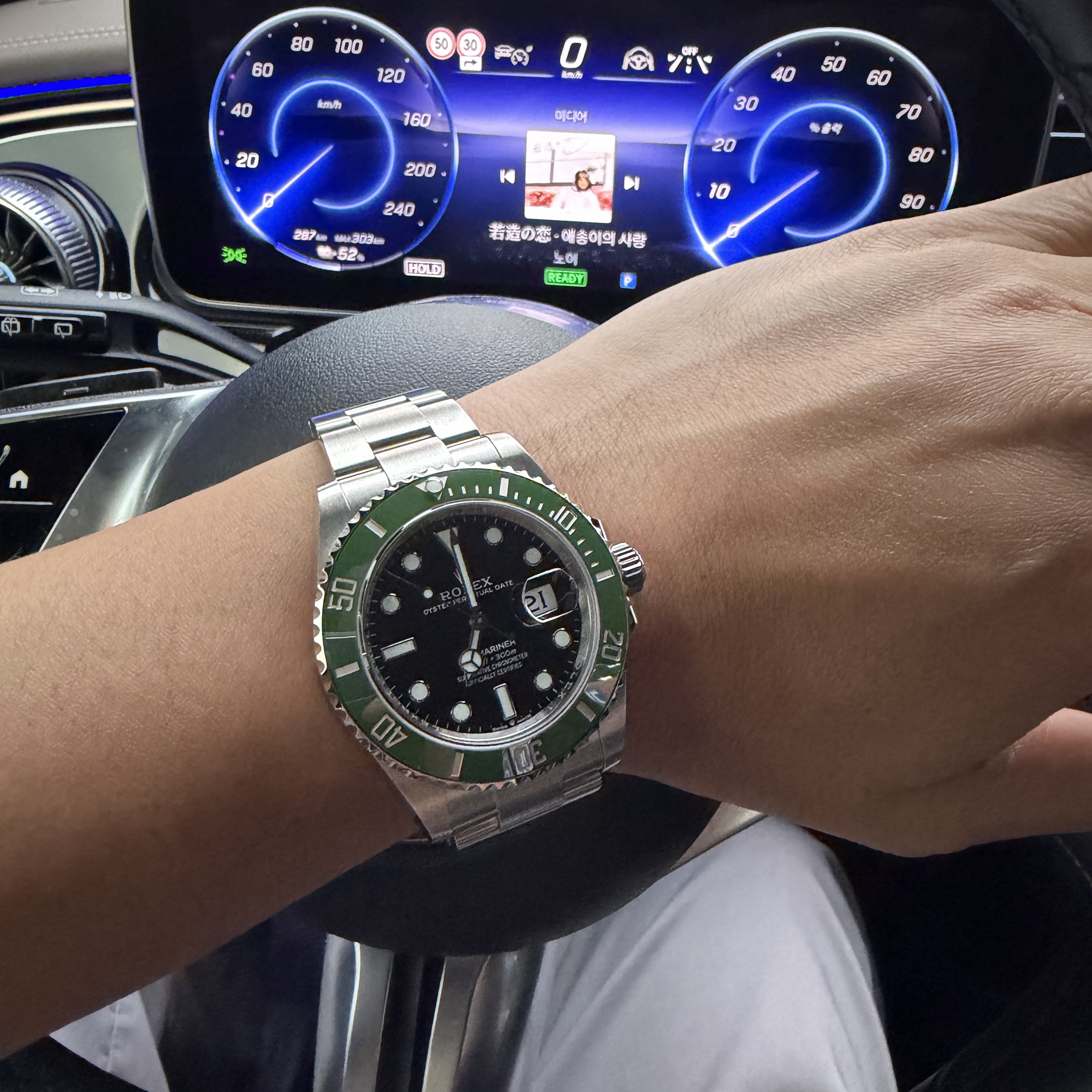 Rolex Submariner Date 41mm 126610LV Black Oyster 착용 스타일 - 2
