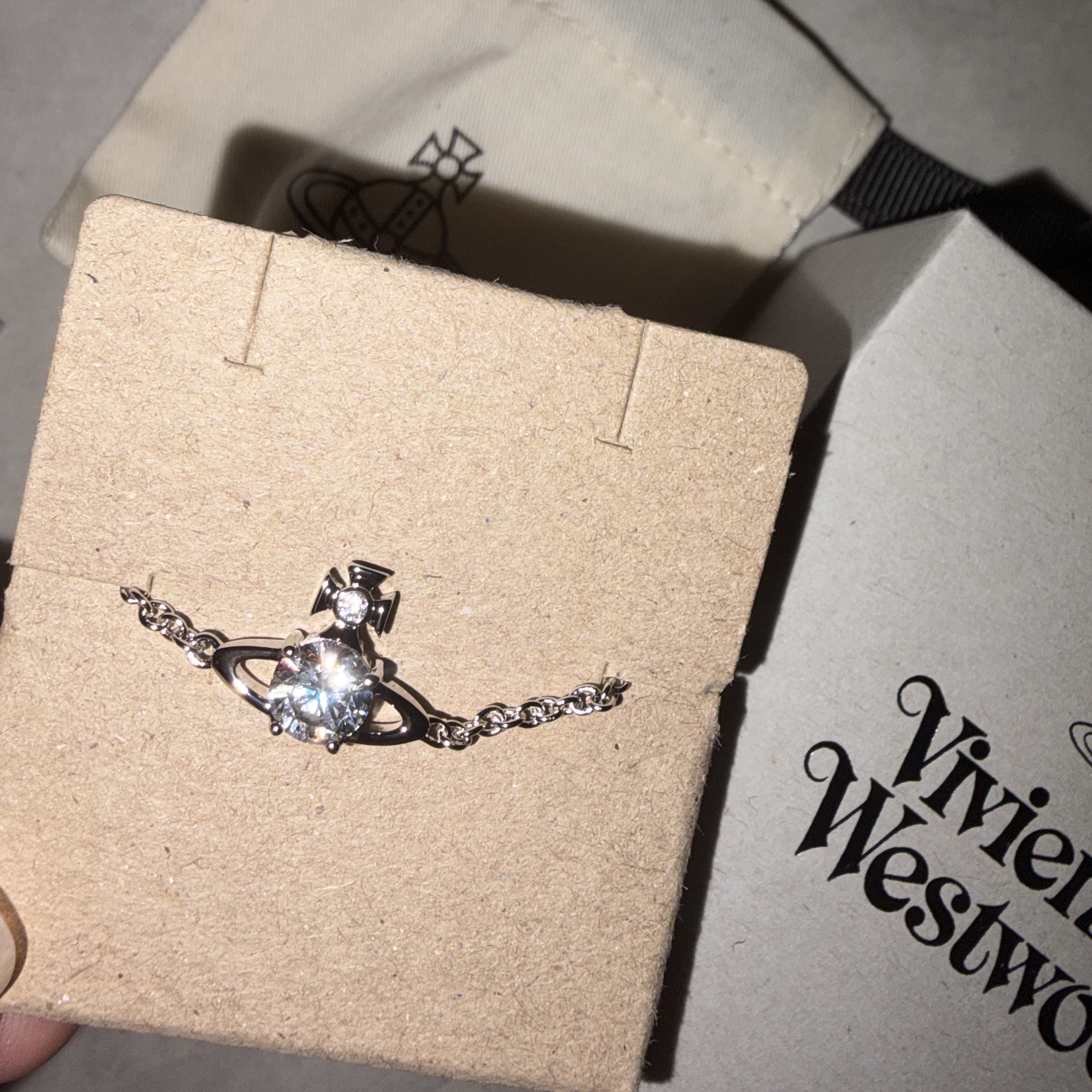 Vivienne Westwood Reina Small Bracelet Silver 착용 스타일