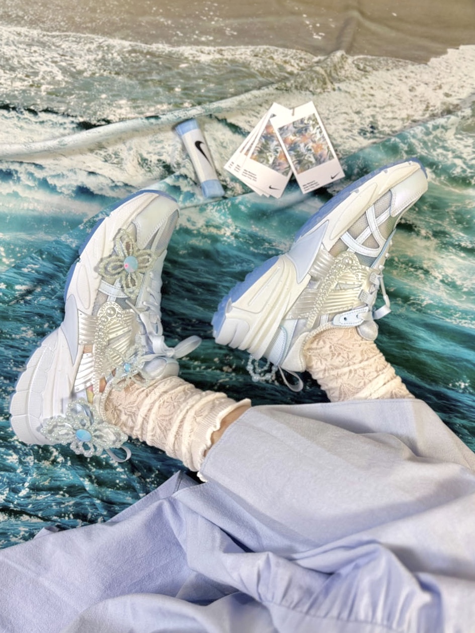 (W) Nike x Susan Fang V2K Run Blue Tint Multi Color 착용 스타일 - 3