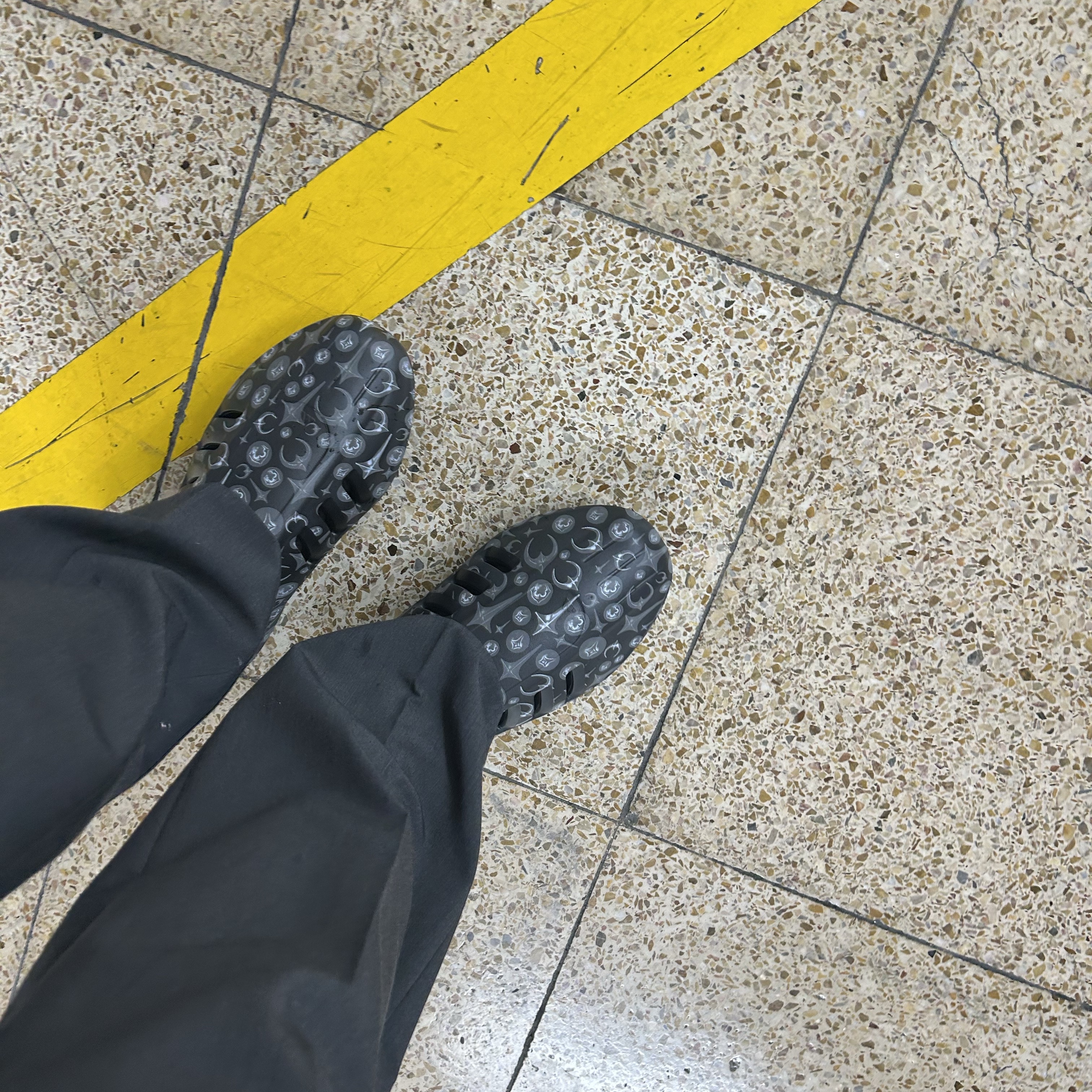 Adidas x Thug Club Adifom Iiinfinity Mule Core Black 착용 스타일 - 2