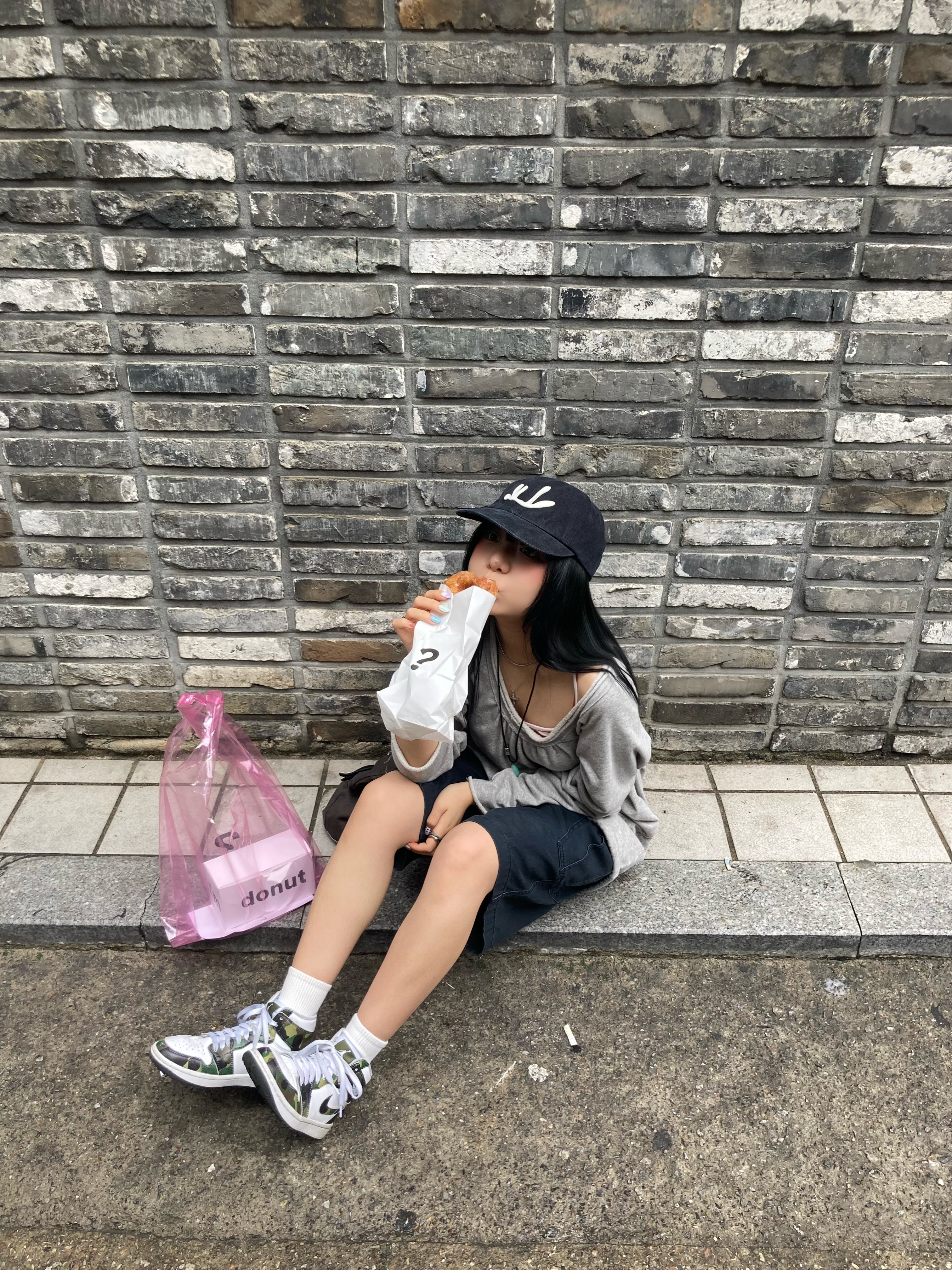 CHOWOO Monkey Pockets Cargo Shorts Washed Navy, CHOWOO Vintage Washed Downfall Cap Washed Black 착용 스타일 - 4