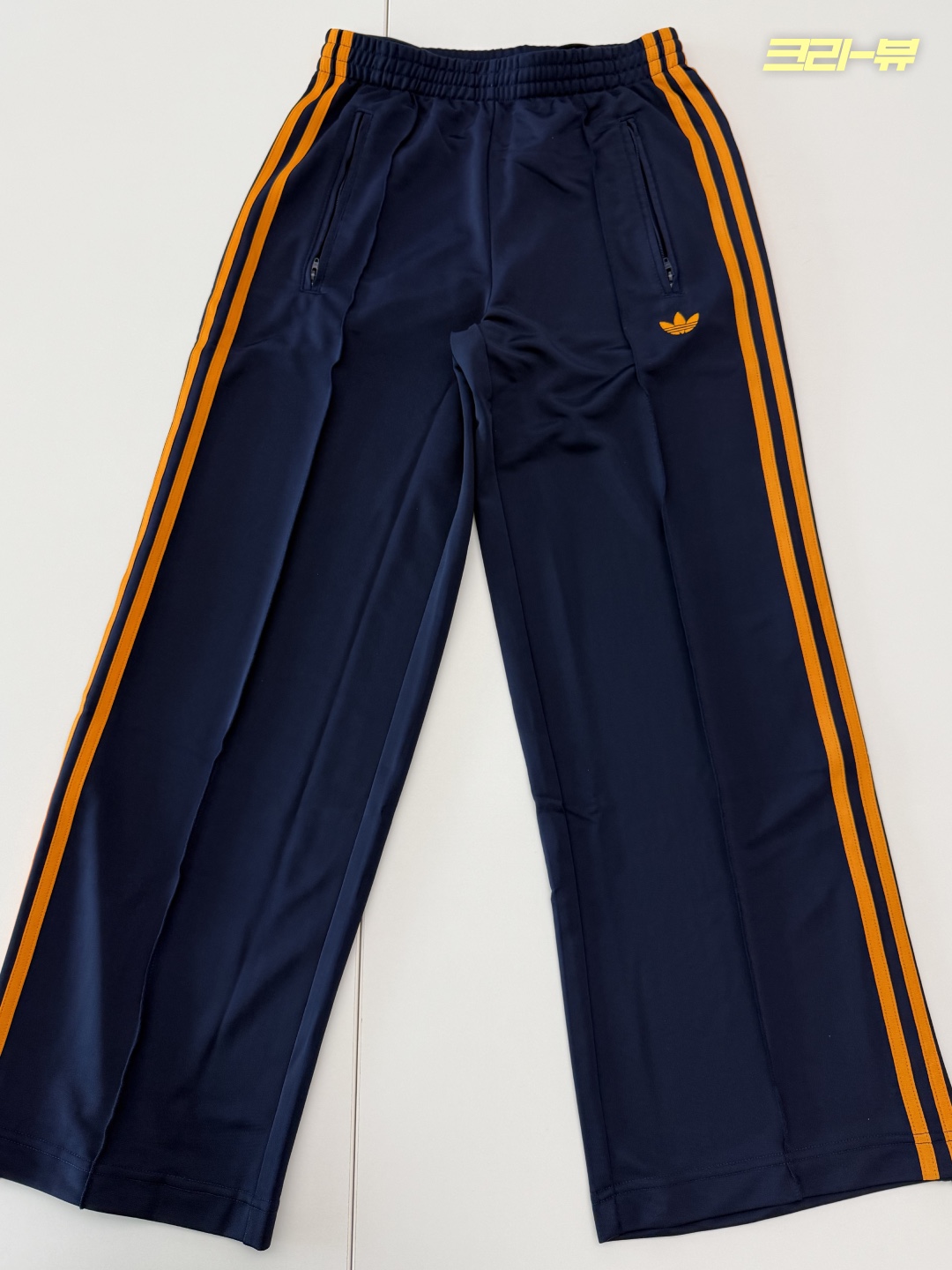 (W) Adidas Adicolor Classic Firebird Loose Track Pants Night Indigo Crew Orange - KR Sizing 착용 스타일 - 2