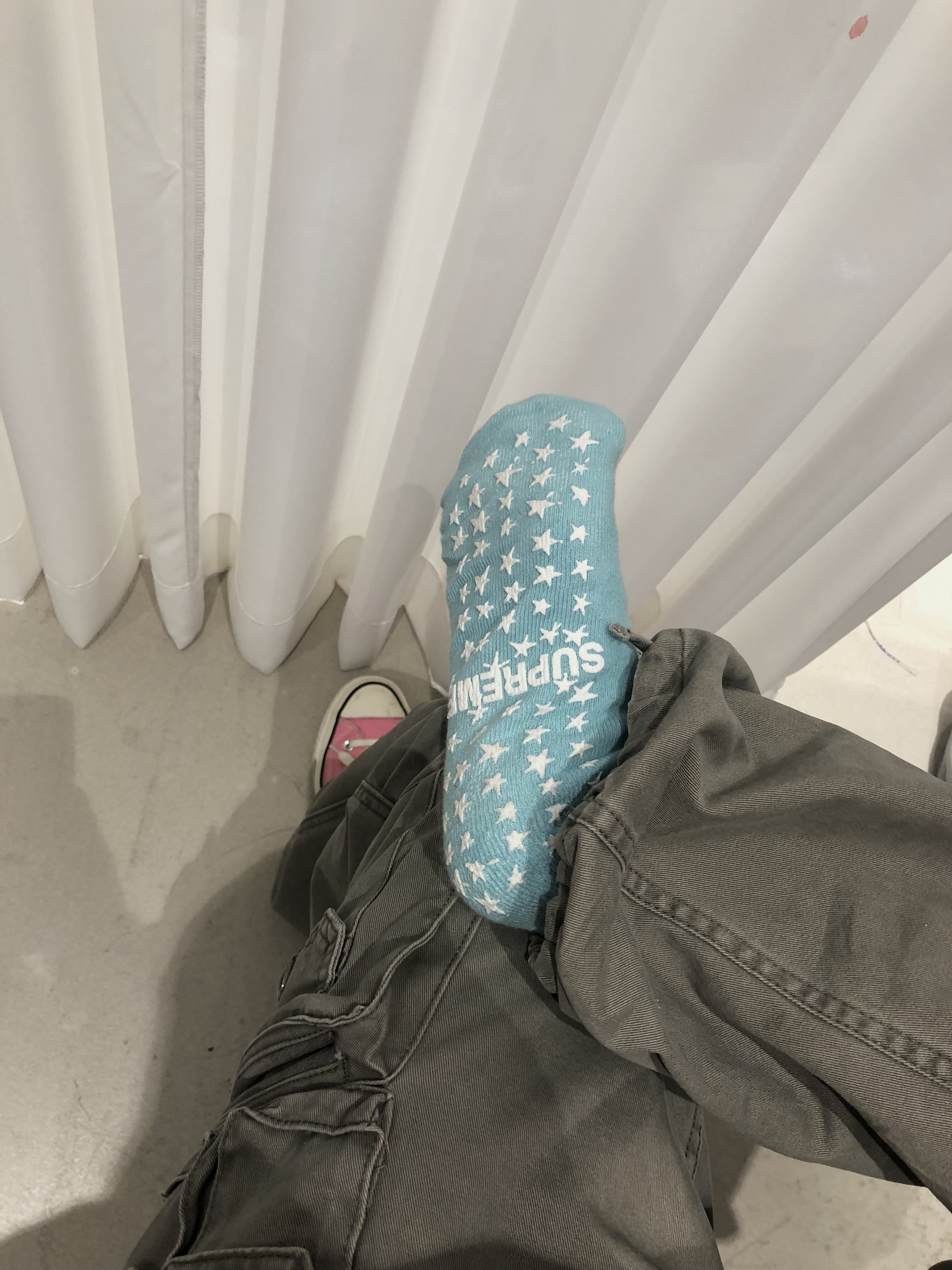 Supreme x Salem Hospital Socks Light Blue - 26SS 착용 스타일 - 1