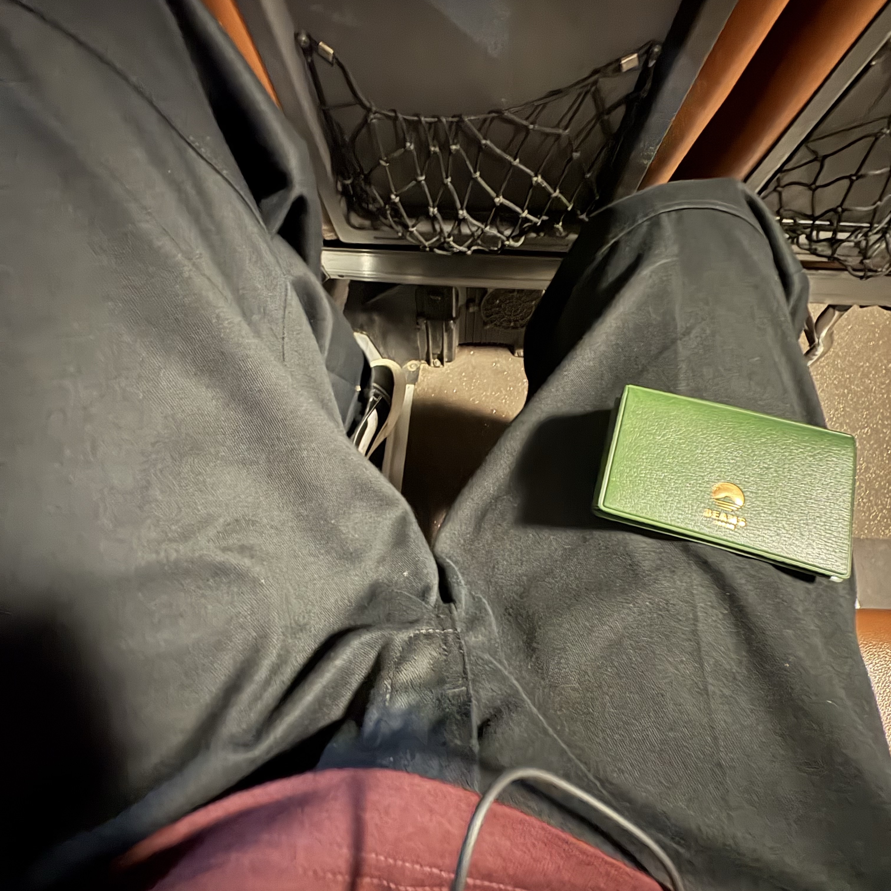 Beams x Hightide Special Order Pass & Card Case Green, Vans Knu-Skool Black True White 착용 스타일