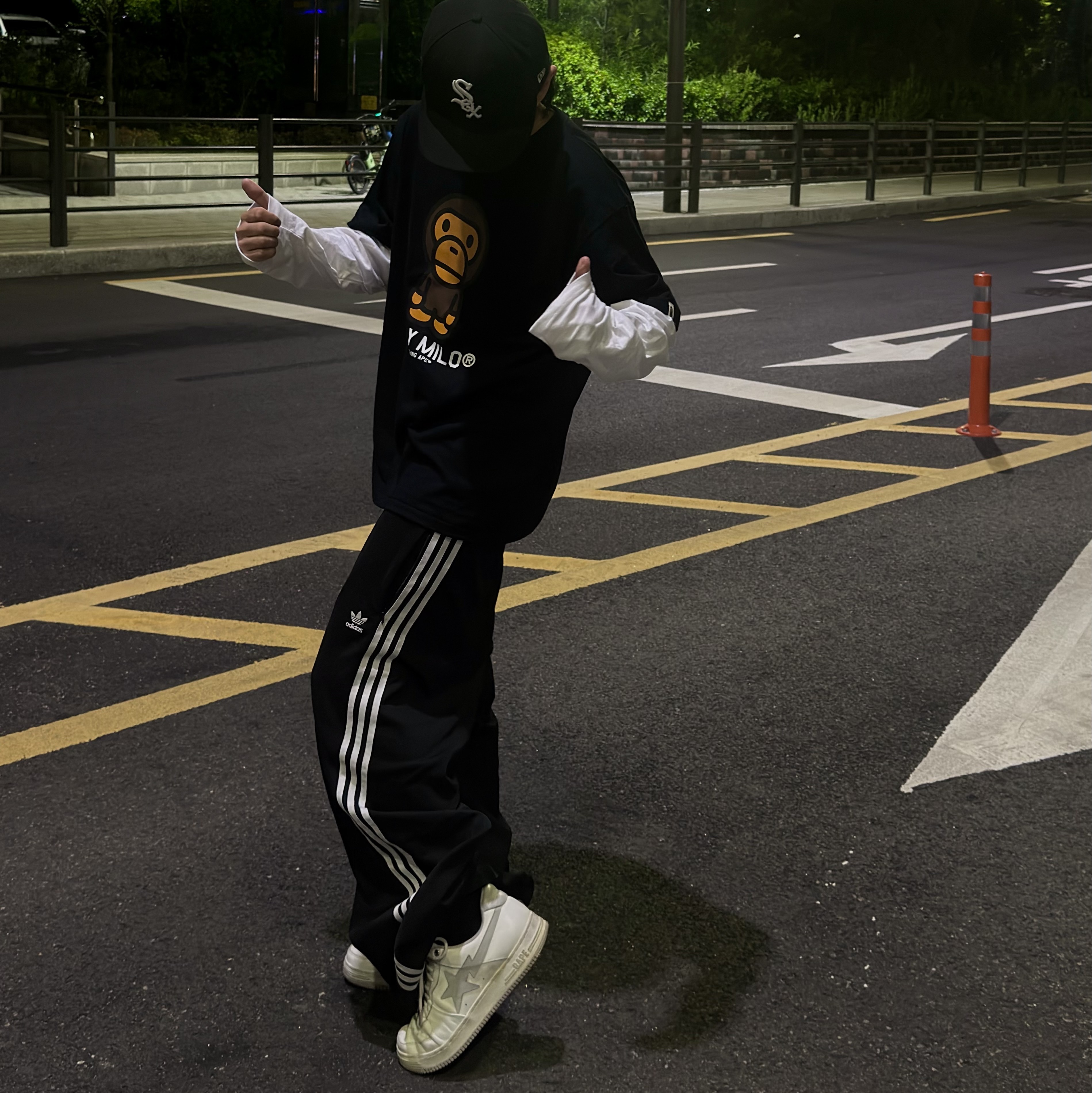 BAPE Baby Milo T-Shirt Black, (W) Adidas Primeblue Relaxed Wide Leg Pants Black - US Sizing 착용 스타일 - 2