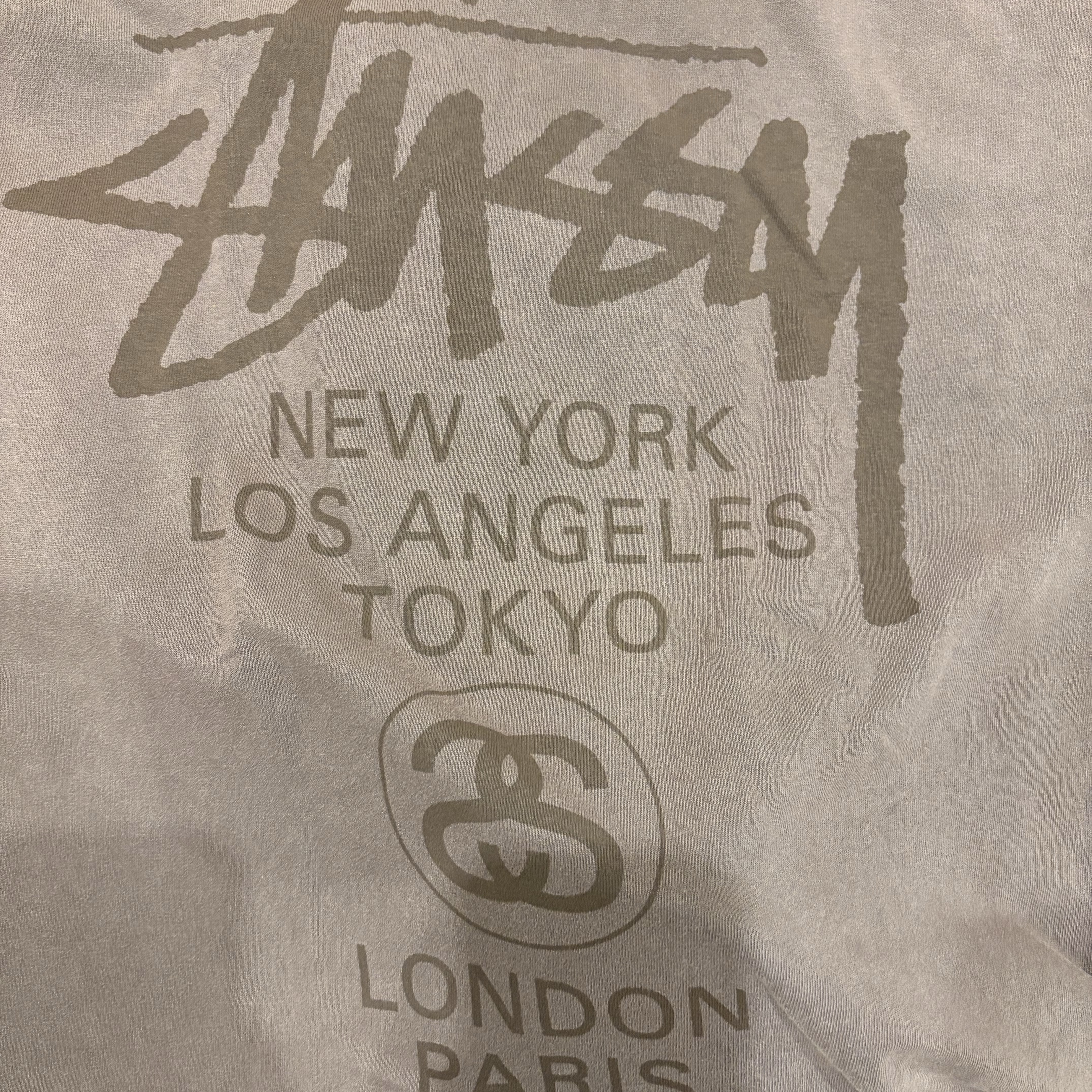 Stussy World Tour T-Shirt Sun Faded Brown 착용 스타일