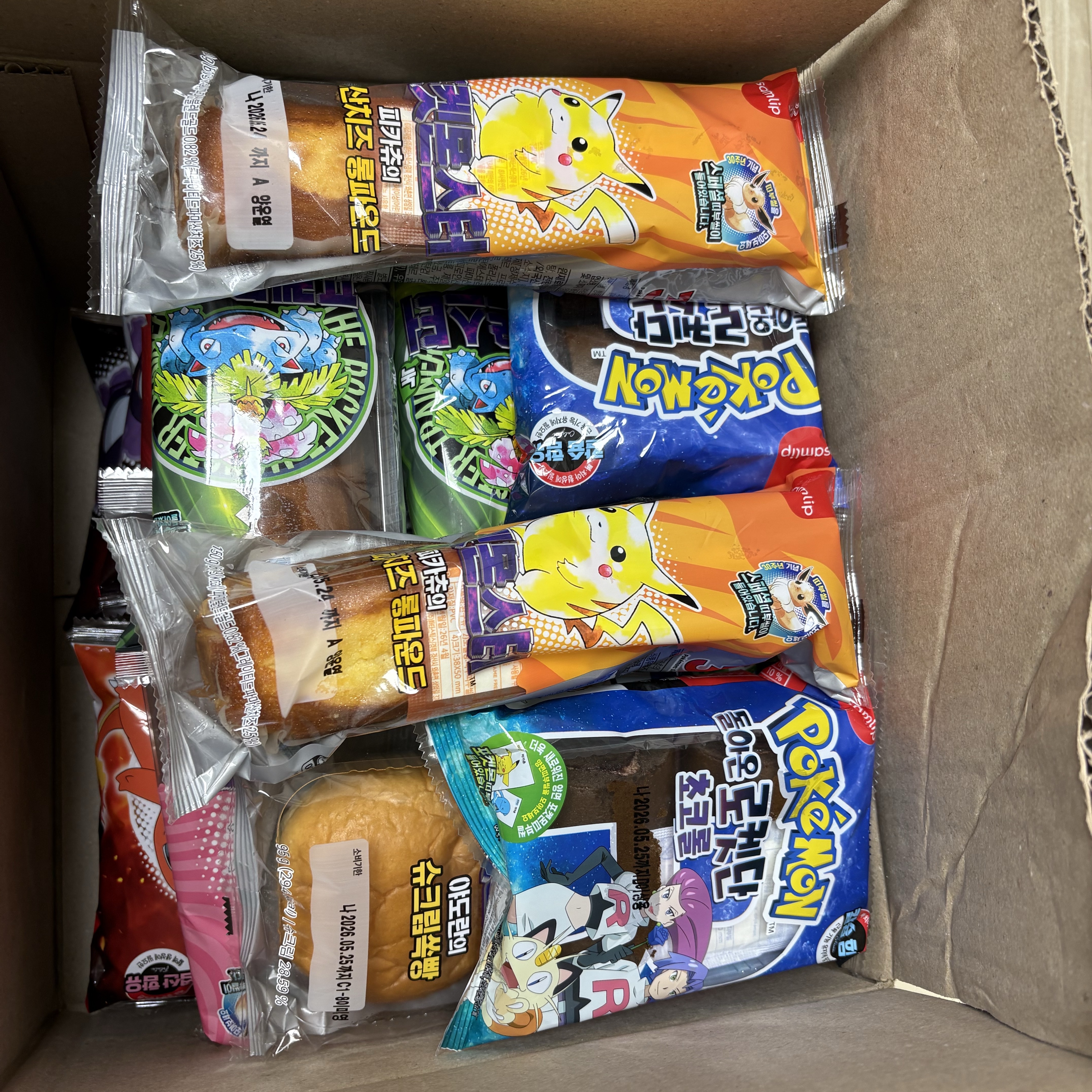 [KREAM 단독] Samlip Pokémon Bread All-in-One Set (Limited to 3, Includes Complete 100-Sticker Collector Book) 착용 스타일 - 2