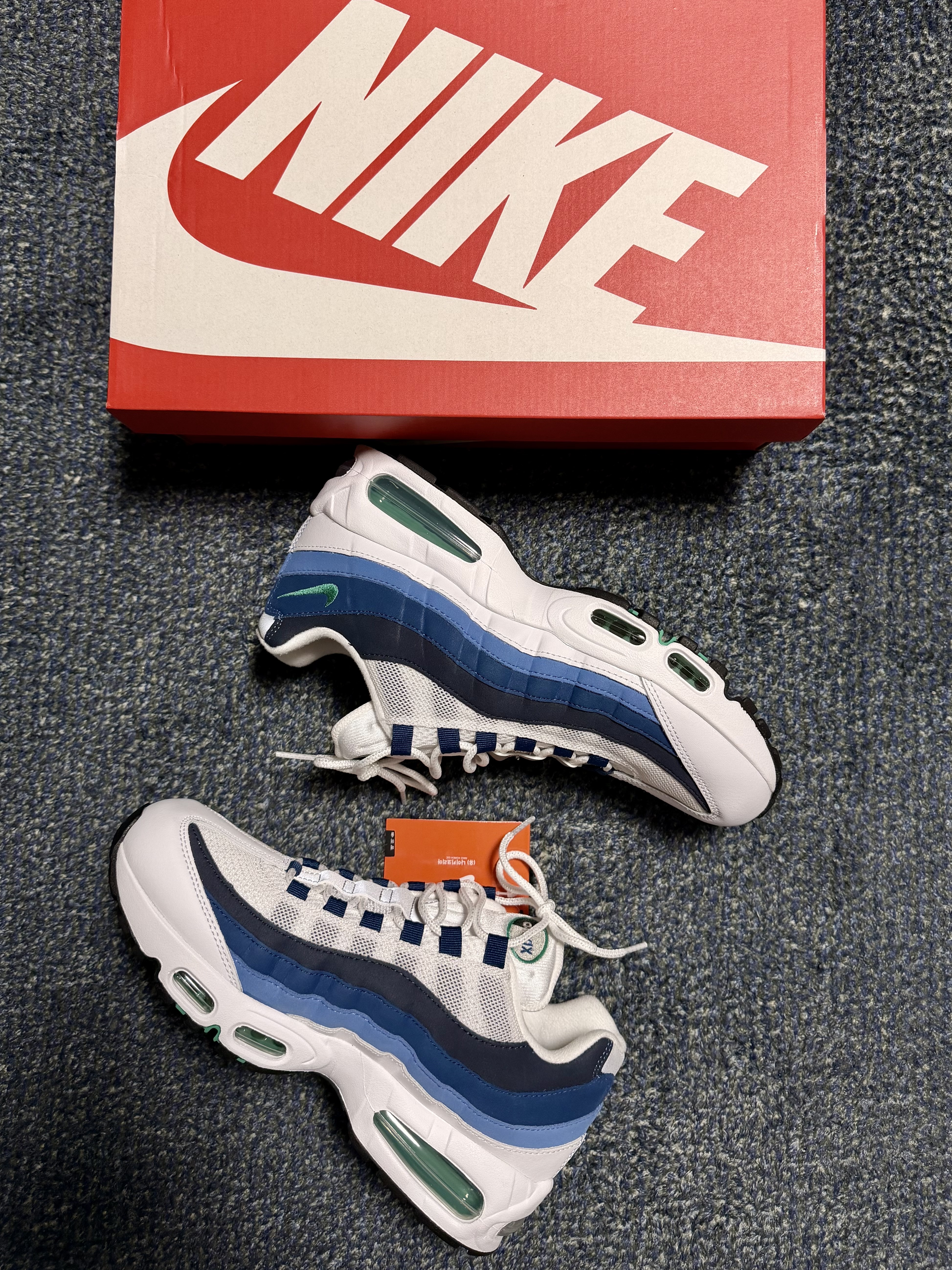 Nike Air Max 95 Big Bubble White Emerald Green 착용 스타일