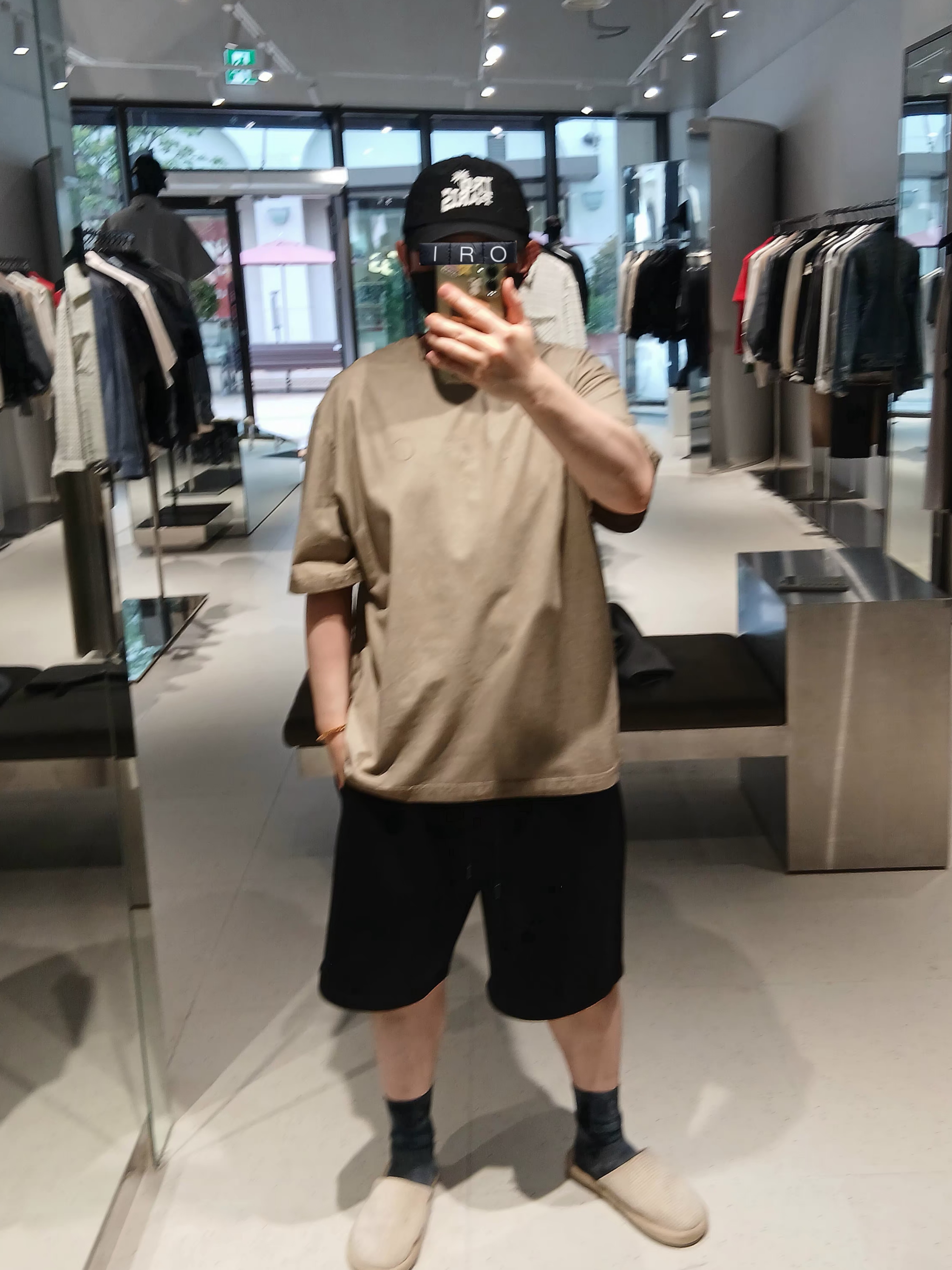 Iro Corin Logo Cotton T-Shirt Khaki, Iro Palmtree Nylon Ball Cap Black 착용 스타일 - 4