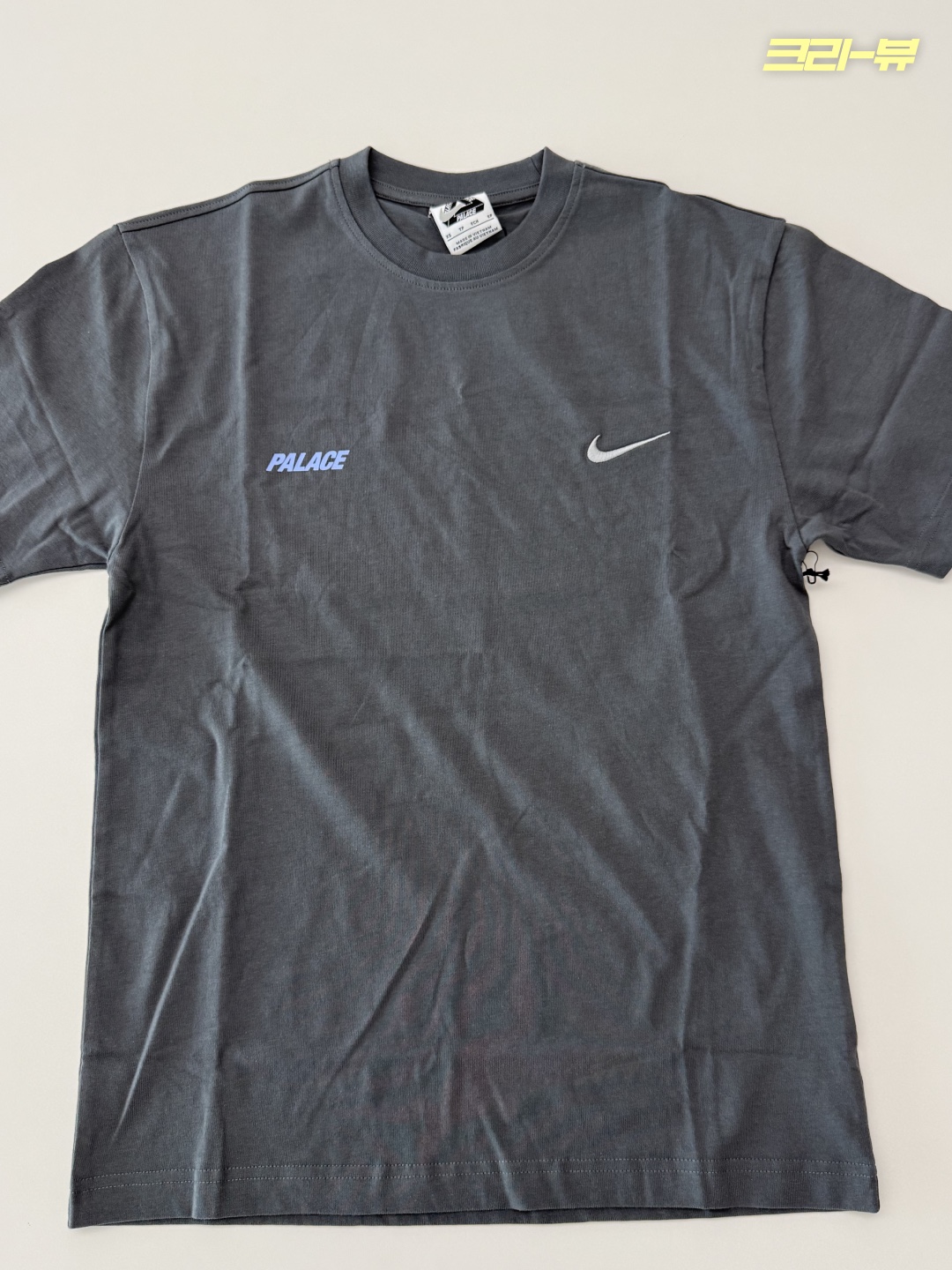 Palace x Nike Font Swoosh T-Shirt Charcoal - 26SS 착용 스타일 - 4
