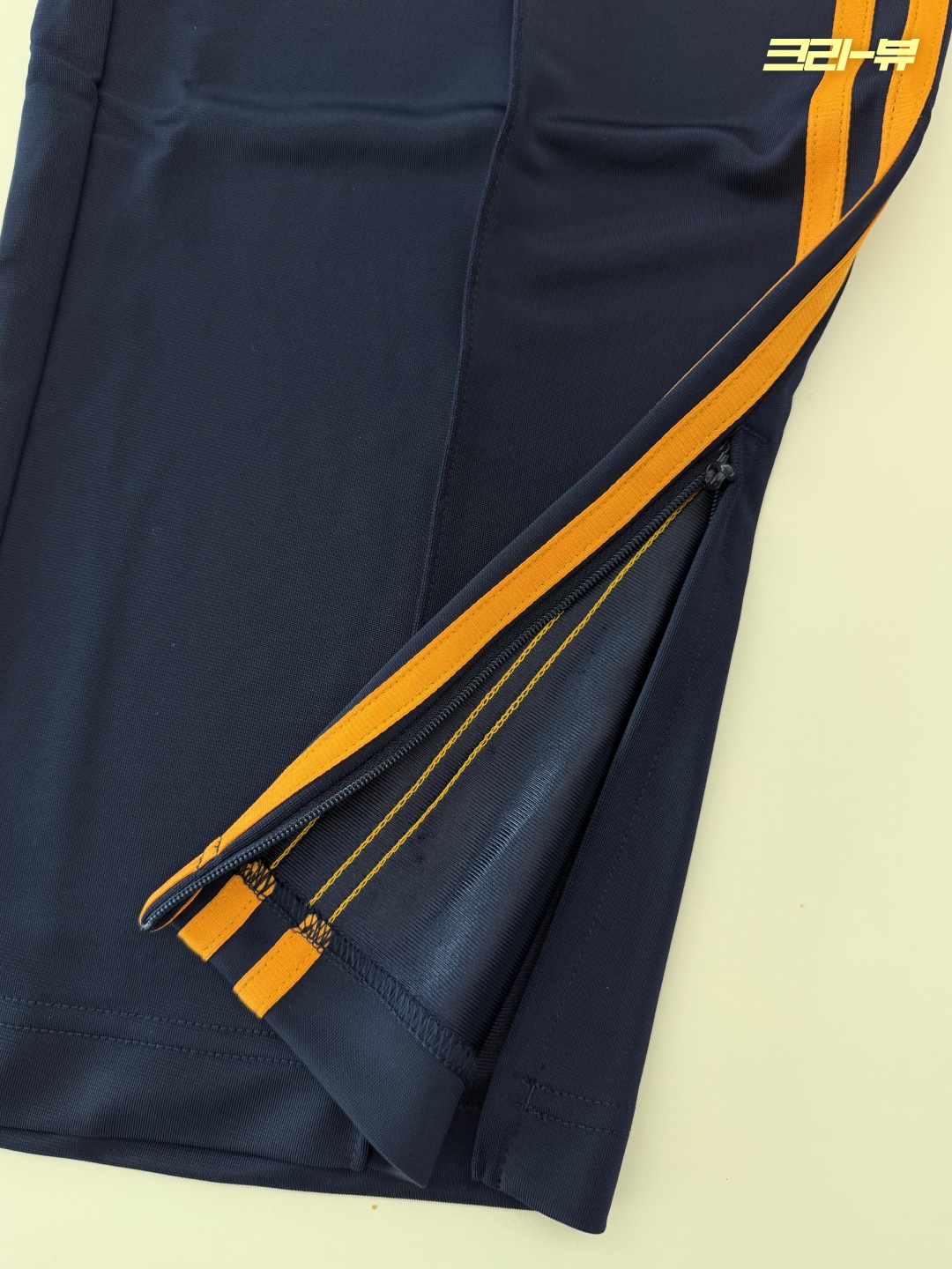 (W) Adidas Adicolor Classic Firebird Loose Track Pants Night Indigo Crew Orange - KR Sizing 착용 스타일 - 4
