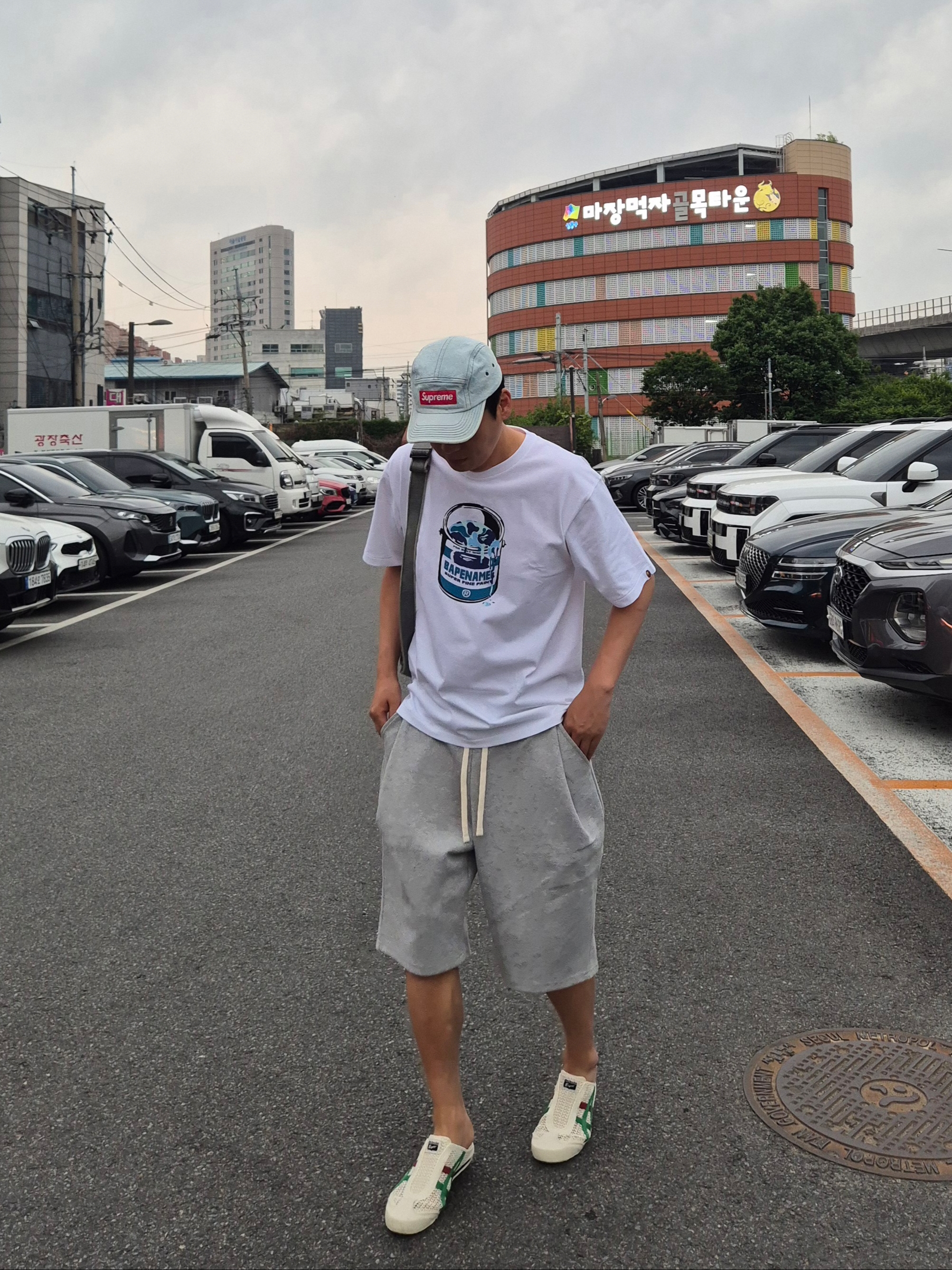 BAPE ABC Camo Paint Can T-Shirt White Blue, BAPE ABC Camo Paint Can T-Shirt White Pink 착용 스타일 - 2