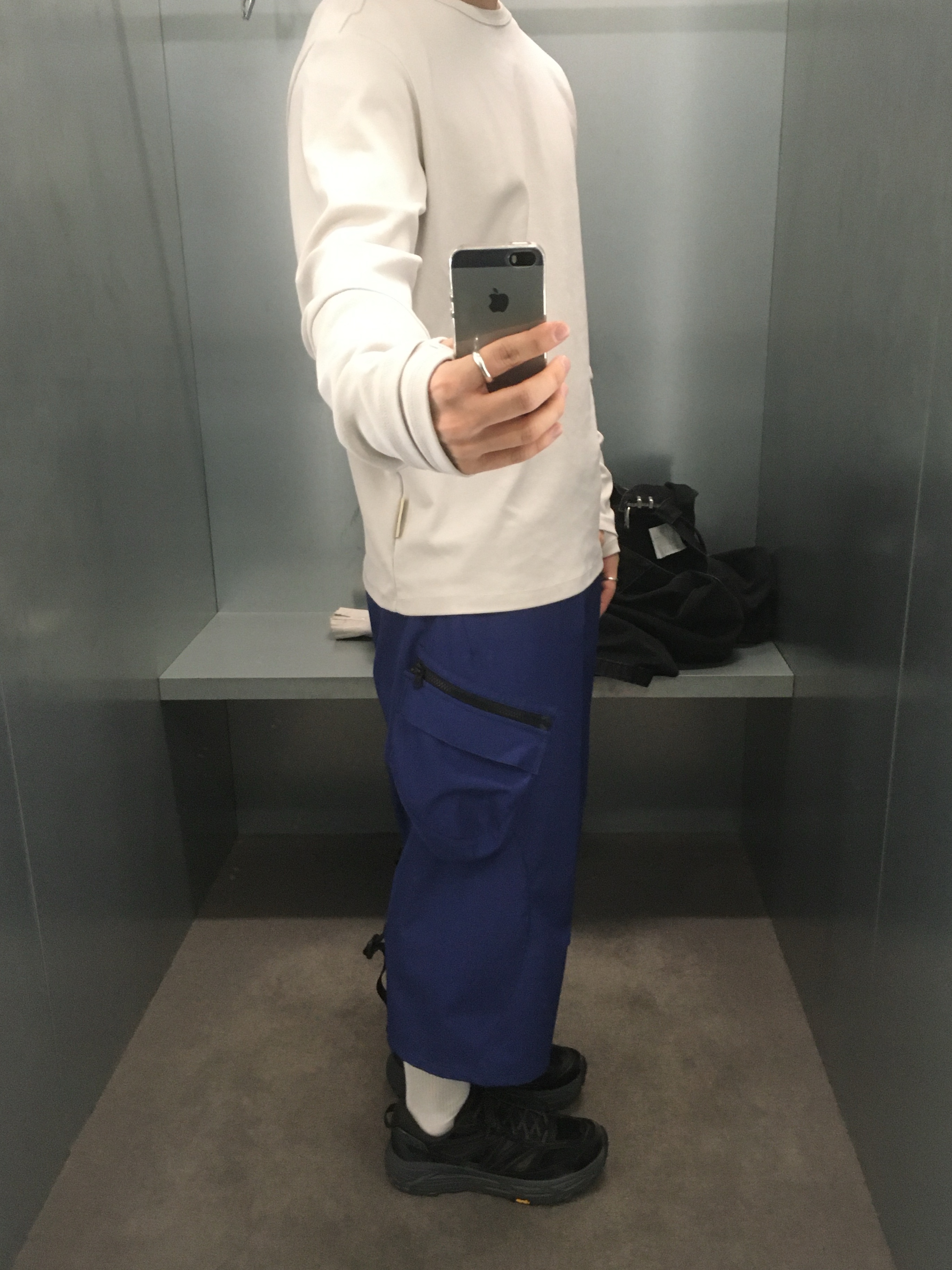 Hoka x Xlim Mafate Speed 2 TS Black Charcoal, Sansan Gear Wave Long Sleeve Blue Charcoal 착용 스타일 - 1