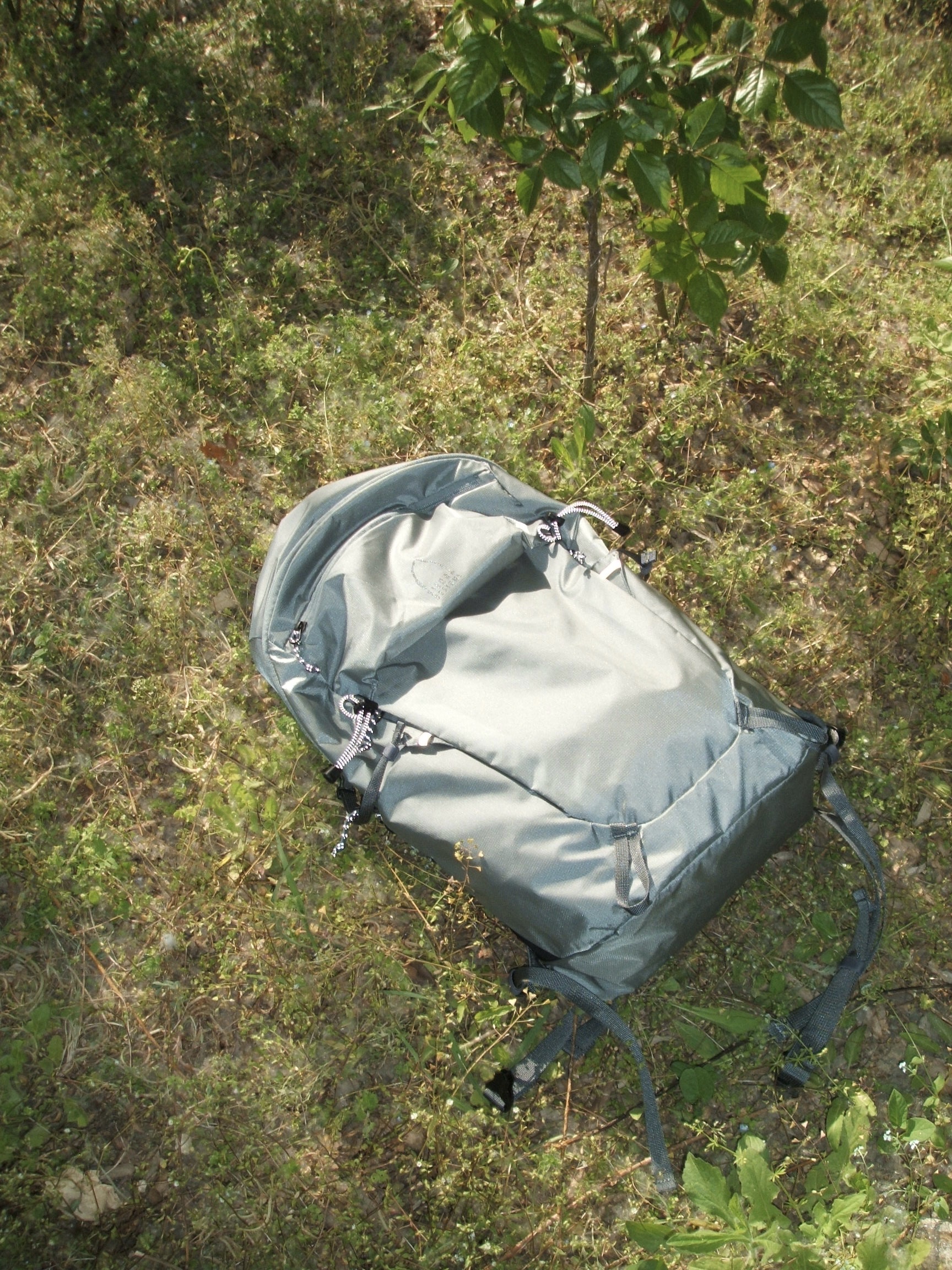 SIERRADESIGNS TENAYAPACK 25L Light Grey, SIERRADESIGNS TENAYAPACK 25L Black 착용 스타일 - 6