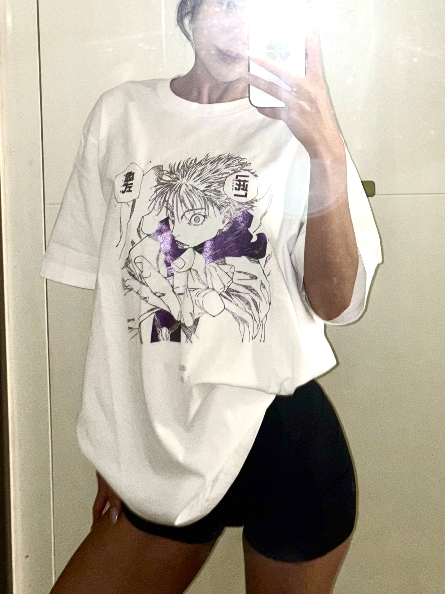 Uniqlo UT Shueisha 100th Anniversary Jujutsu Kaisen T-Shirt White 착용 스타일 - 2