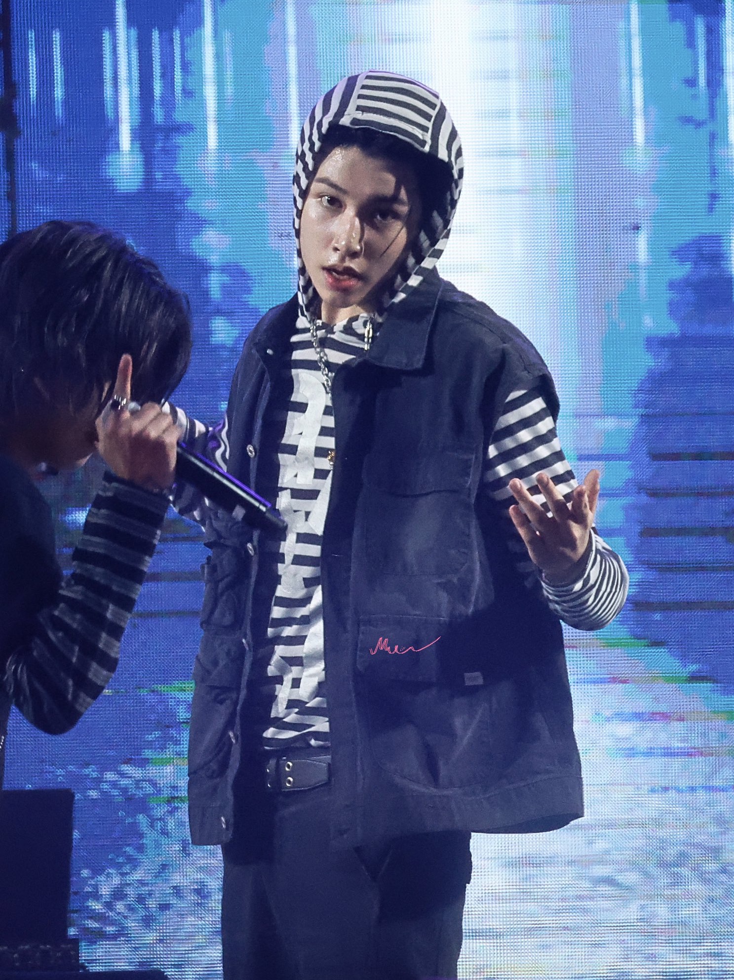 [KREAM 단독] Safarispot Ticketing Stripe Border Hoodie White, [KREAM 단독] Safarispot Ticketing Stripe Border Hoodie Gray 착용 스타일 - 5