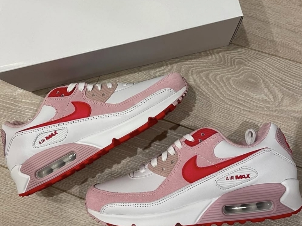 (W) Nike Air Max 90 QS Valentine's Day 착용 스타일