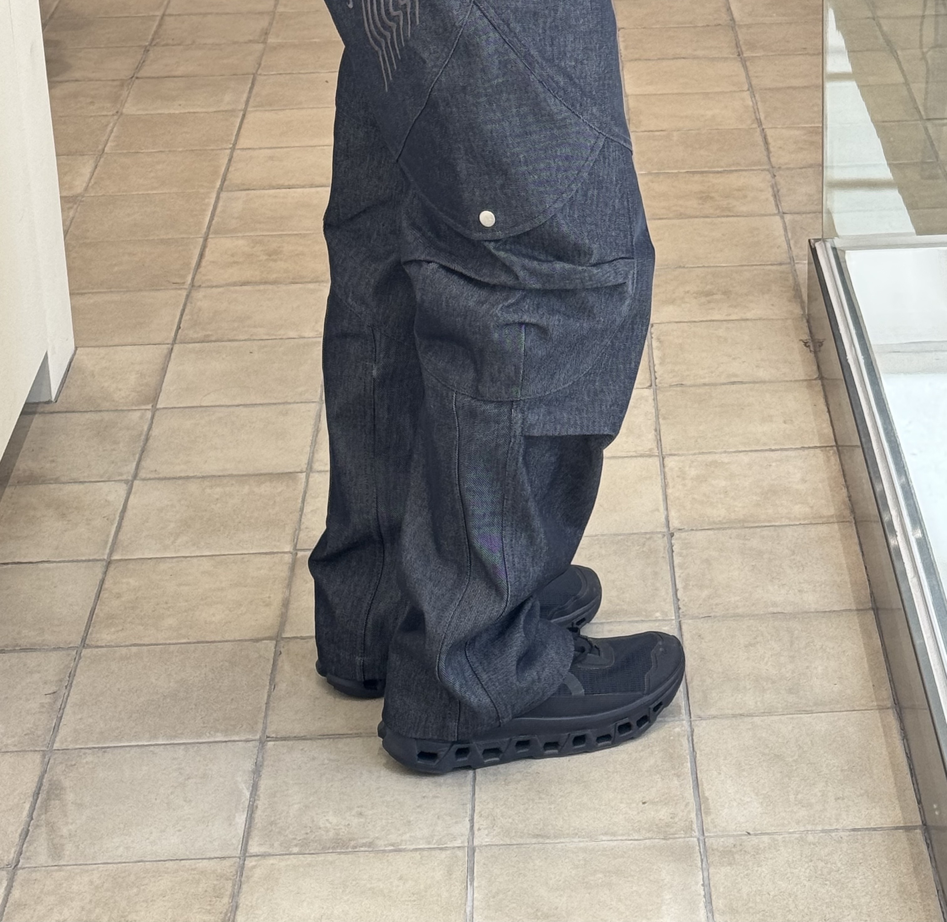 IGNOTA Core:14 Shell Cargo Pants Indigo, On Running Cloudmonster Void Black 착용 스타일