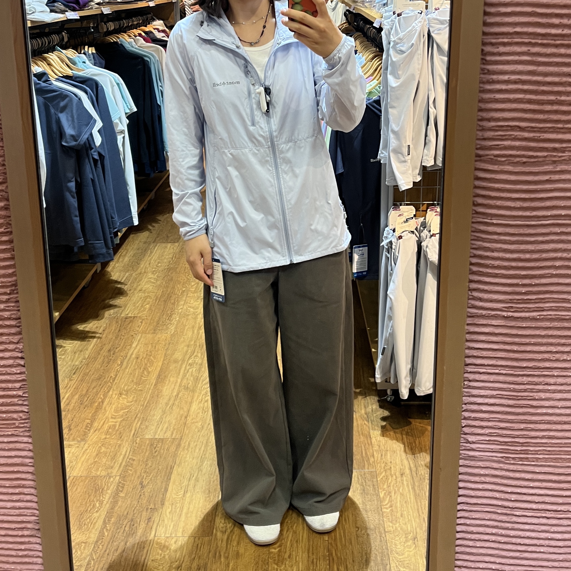 (W) Montbell Wind Blast Hooded Jacket Light Blue 착용 스타일 - 1