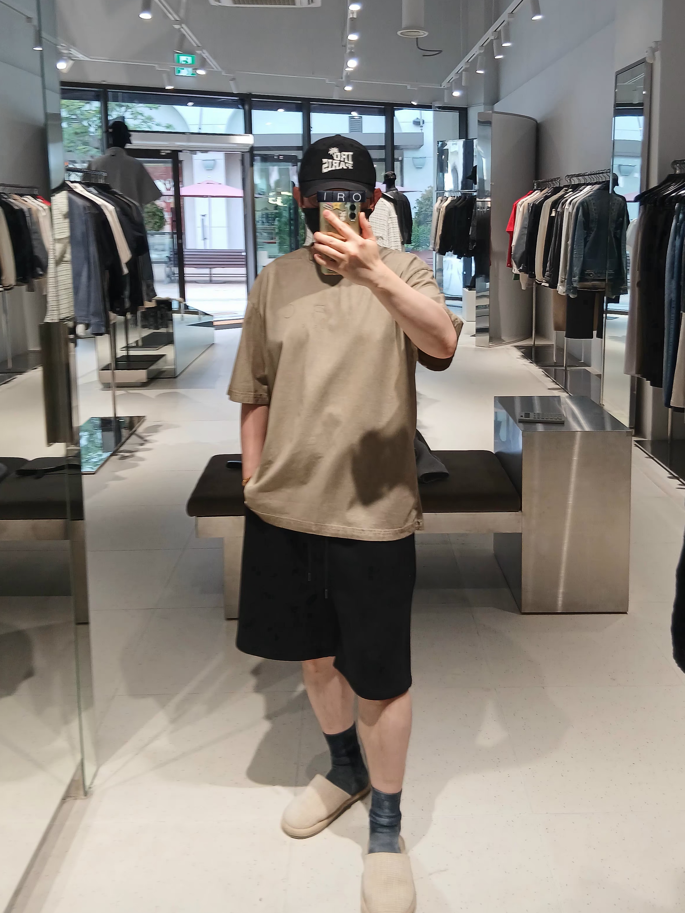 Iro Corin Logo Cotton T-Shirt Khaki, Iro Palmtree Nylon Ball Cap Black 착용 스타일 - 5