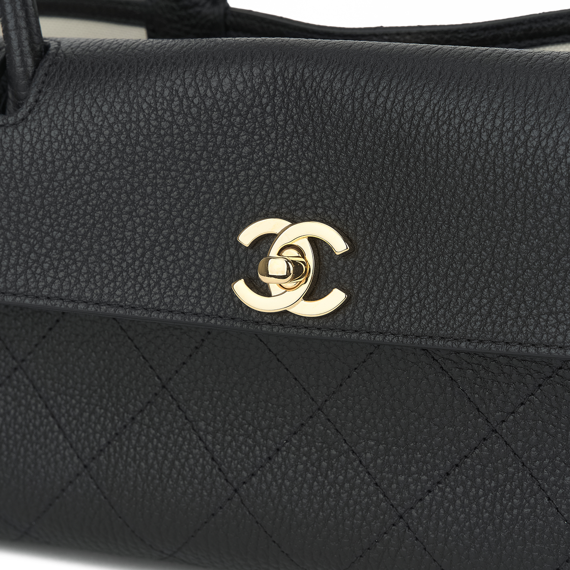 샤넬 스몰 쇼핑백 그레인드 카프스킨 & 골드 메탈 블랙(Chanel Small Shopping Bag Grained Calfskin & Gold Black) - 5