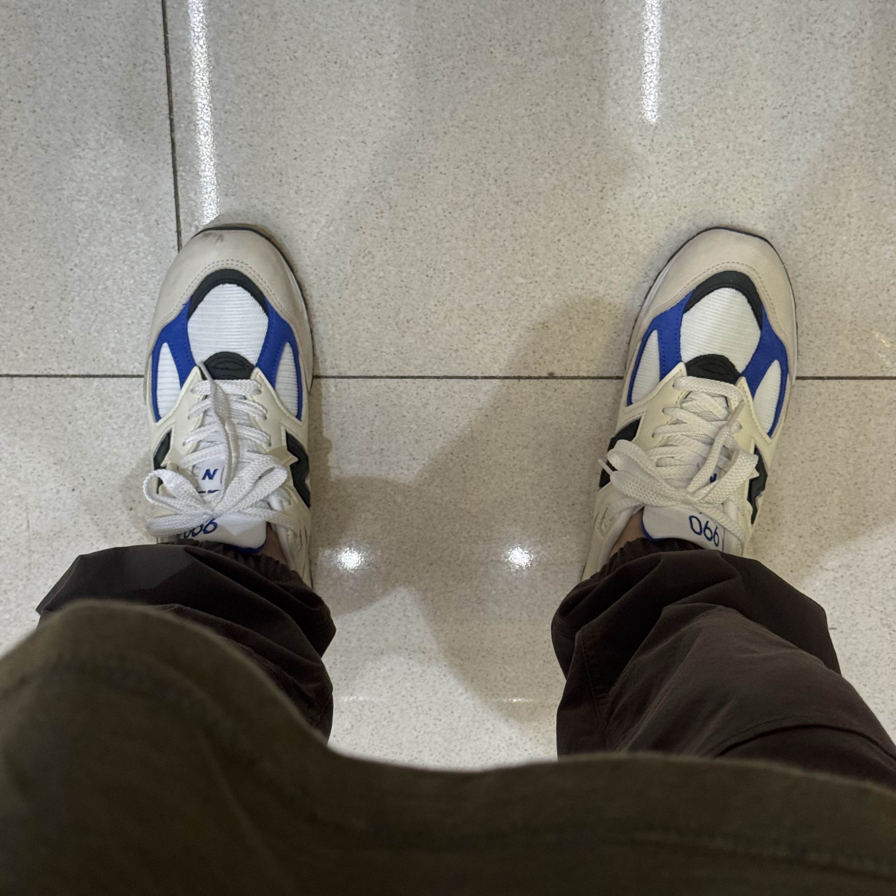 New Balance 990v2 Made in USA White Blue 착용 스타일