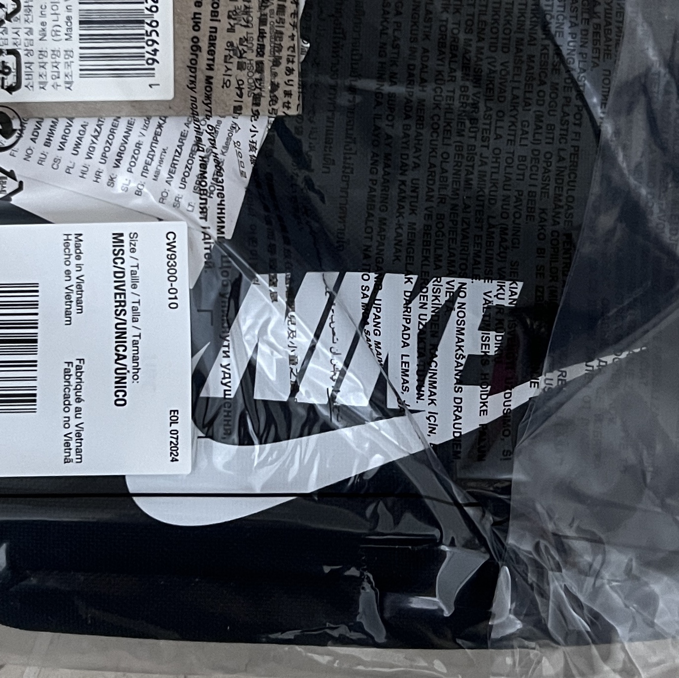 Nike NSW Futura 365 Crossbody Bag 3L Black 착용 스타일