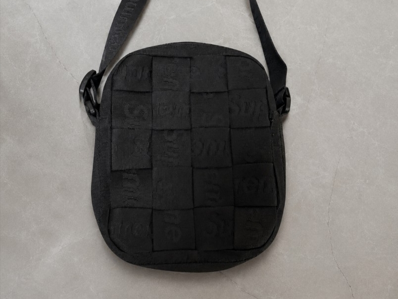 Supreme Woven Shoulder Bag Black - 23SS 착용 스타일