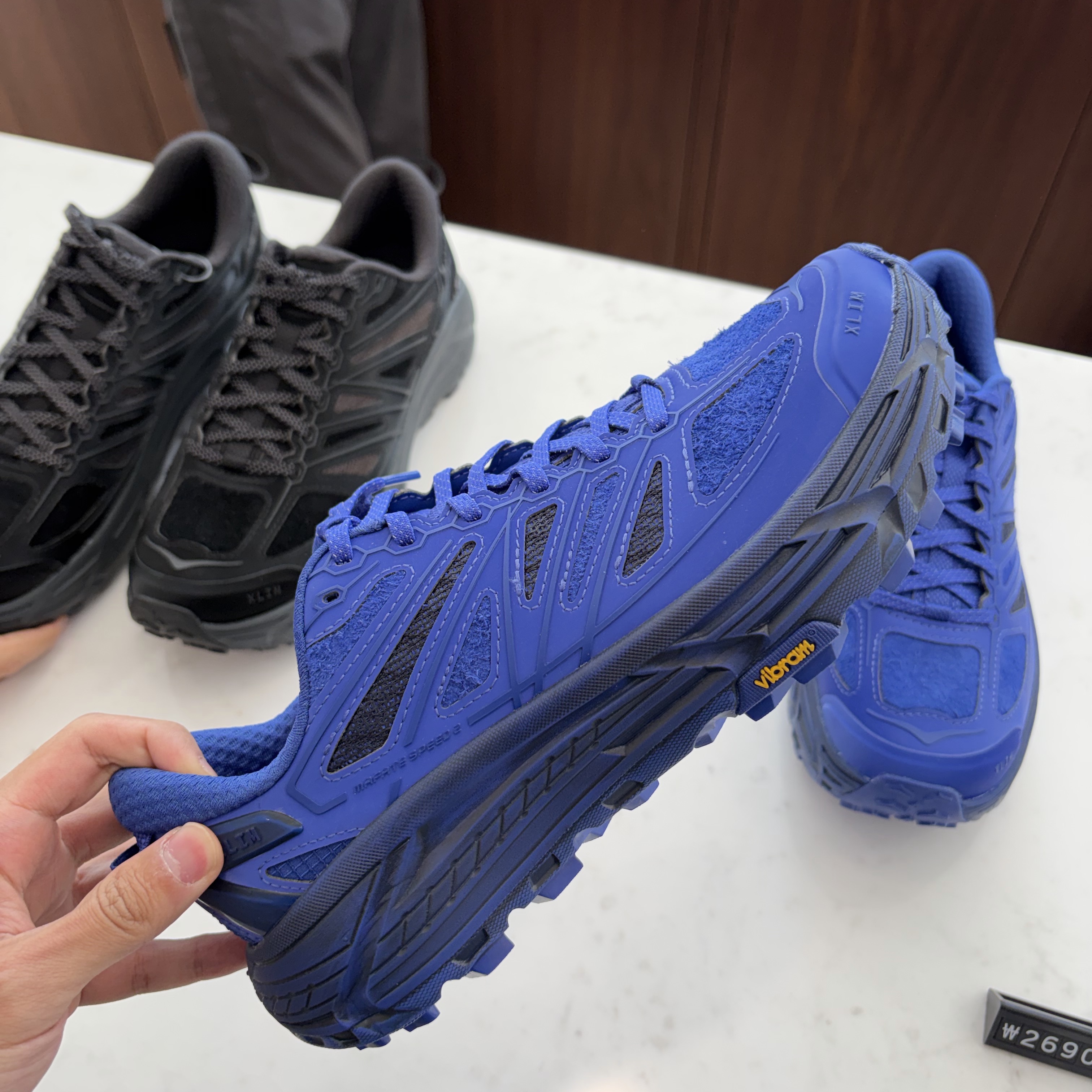 Supreme x MM6 Maison Margiela Box Logo Zip Up Hooded Sweatshirt Black - 26SS, Hoka x Xlim Mafate Speed 2 TS Cobalt Blue 착용 스타일 - 2