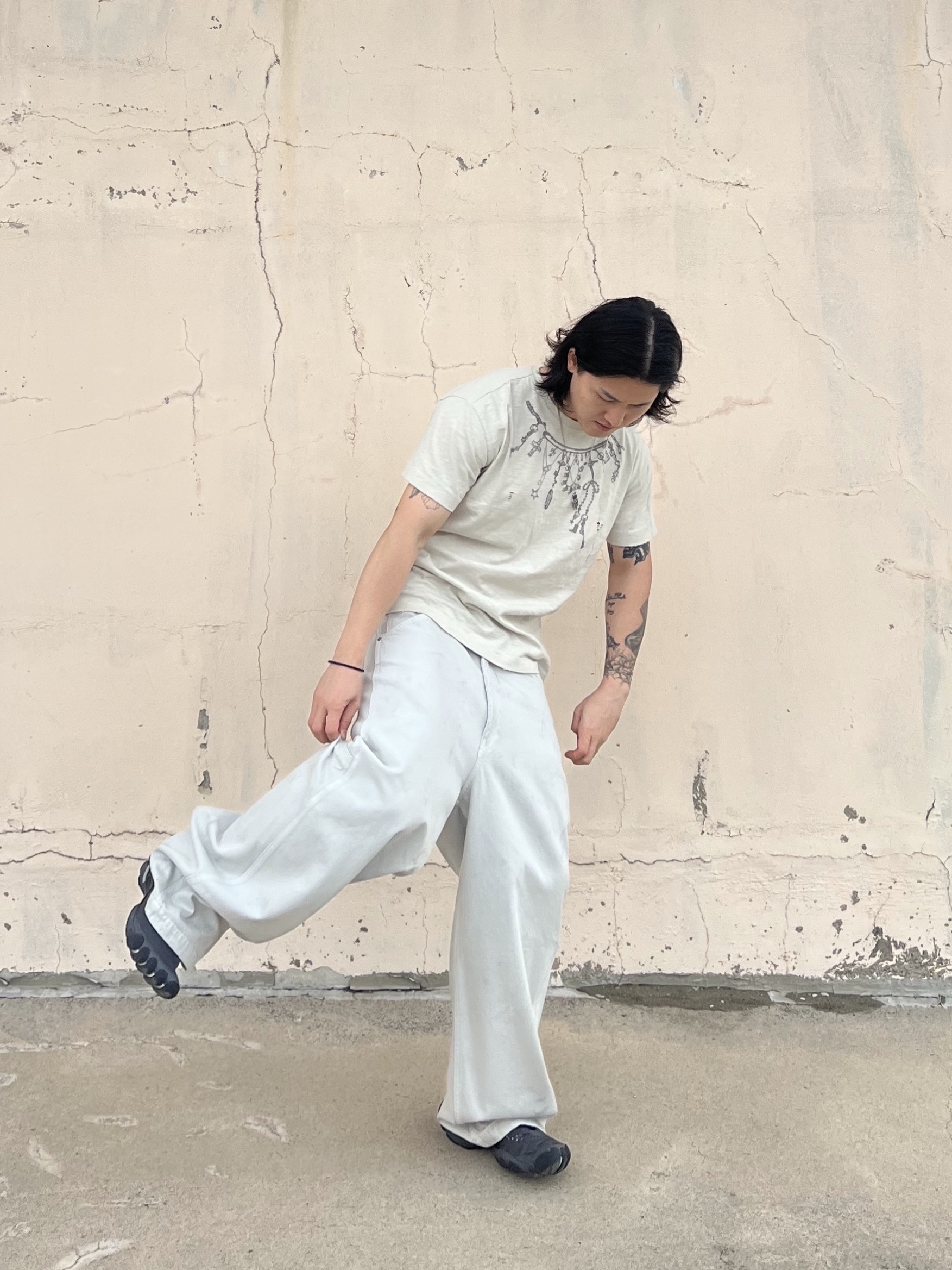 Thevinylhouse Necklace Vintage Slub Tee Beige, Undermycar MU.128 Original Logo Cracked Leather Belt Silver / Black 착용 스타일 - 8