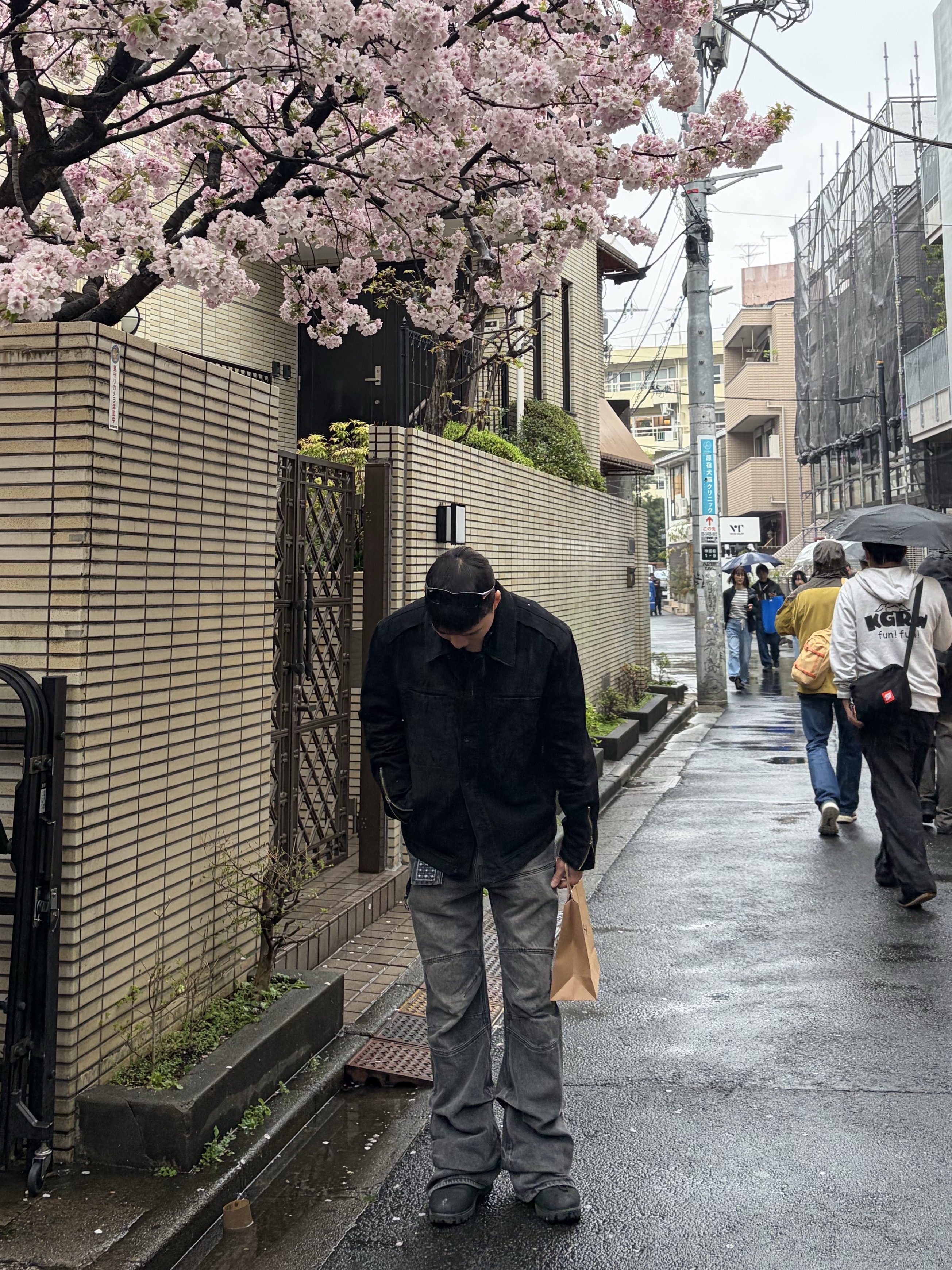 ETCE Kendrick Trucker Jacket Coated Black, ETCE Stacking Flare Denim Pants Gray 착용 스타일 - 2