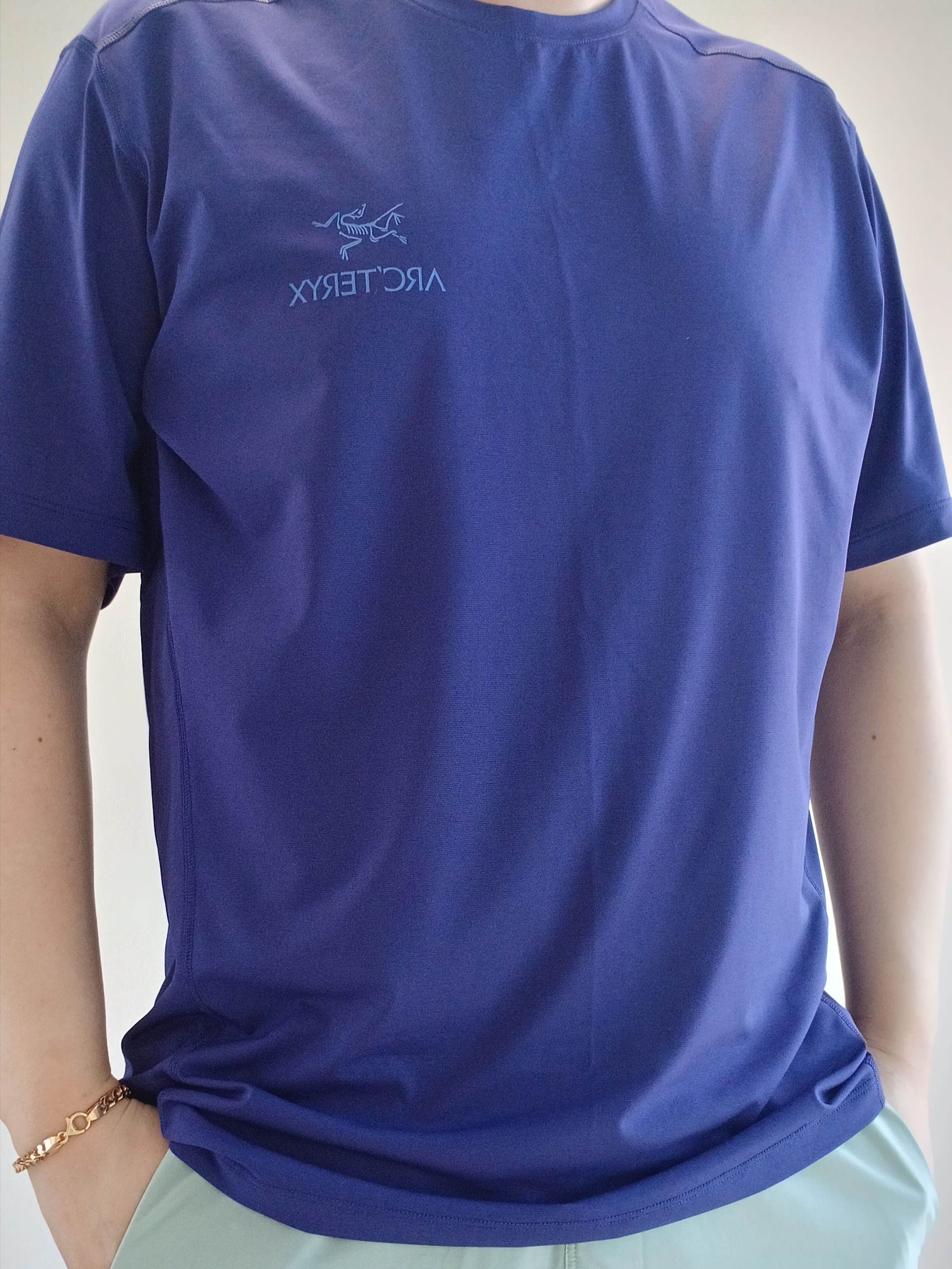 Nike ACG Trail Cap Black, Arc'teryx Motus Arcword Crew SS T-Shirt Soulsonic Heather 착용 스타일 - 4