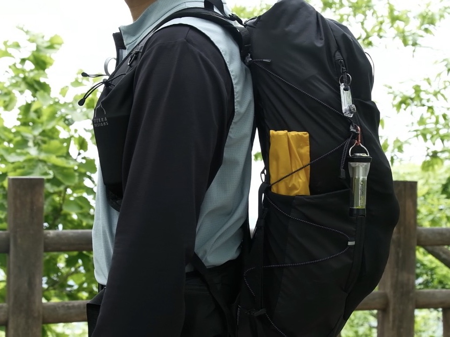 SIERRADESIGNS TENAYAPACK 45L Black 착용 스타일 - 2