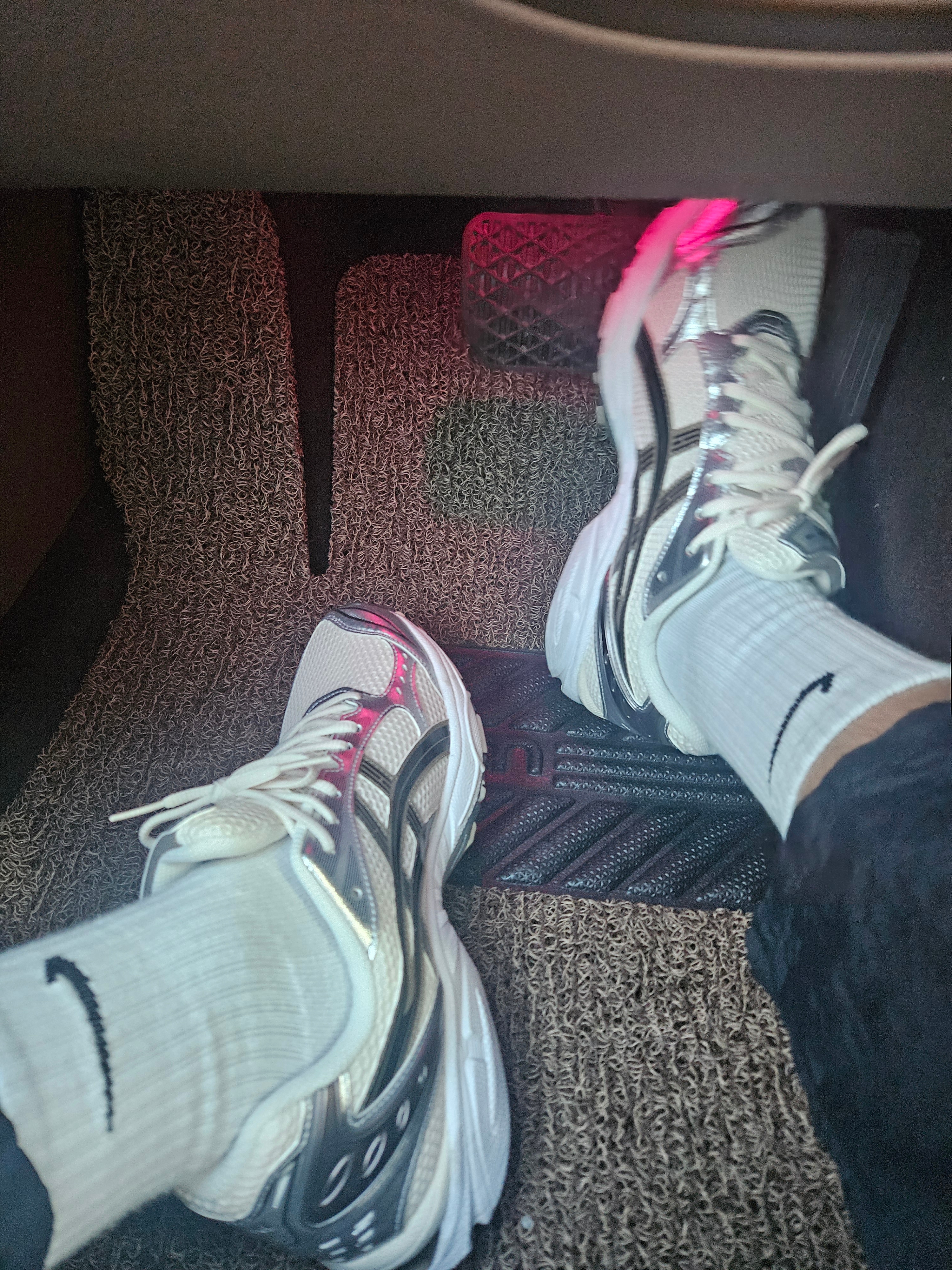 Asics Gel-Kayano 14 Cream Black 착용 스타일