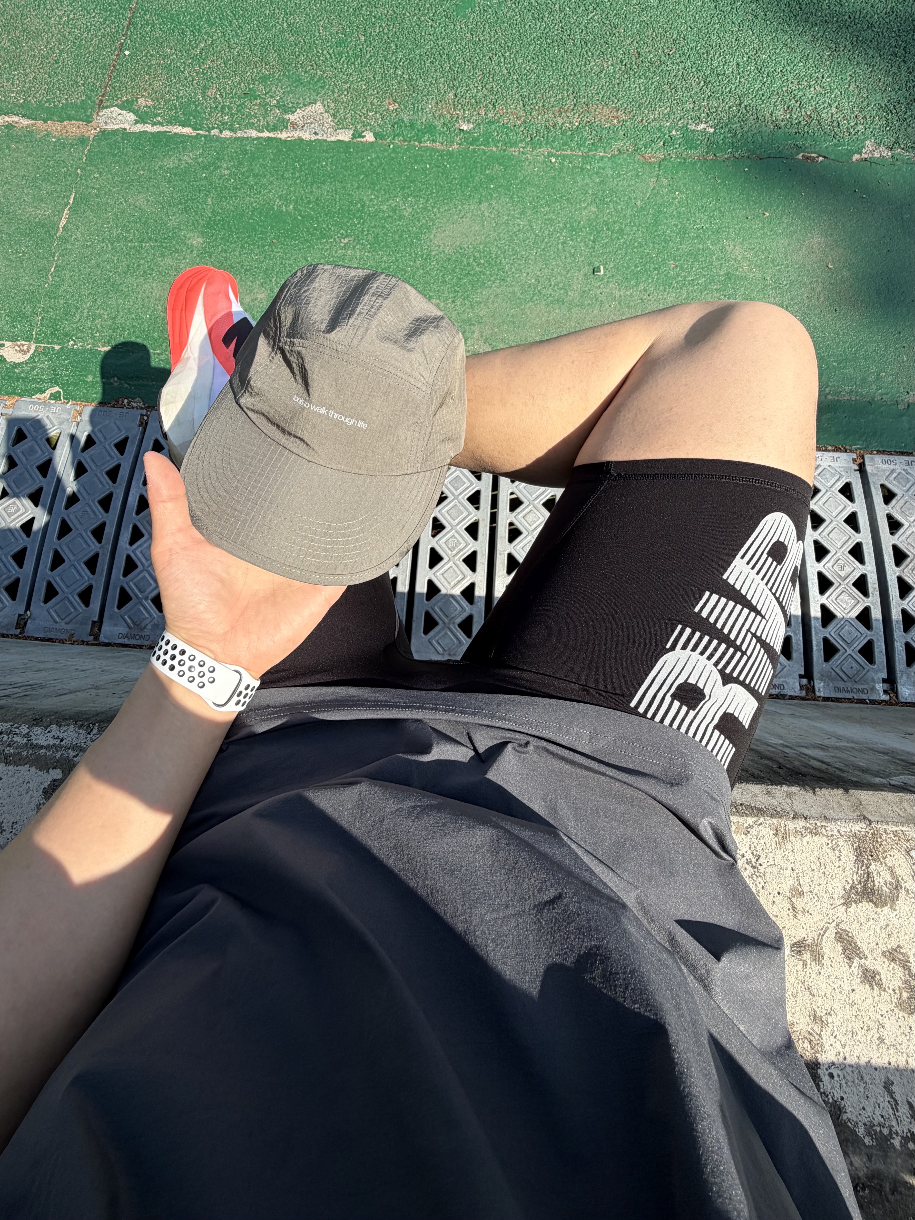 [KREAM 단독] runwhither Half Tights Black, Adidas Hyperboost Edge Cloud White Pure Ruby 착용 스타일 - 4
