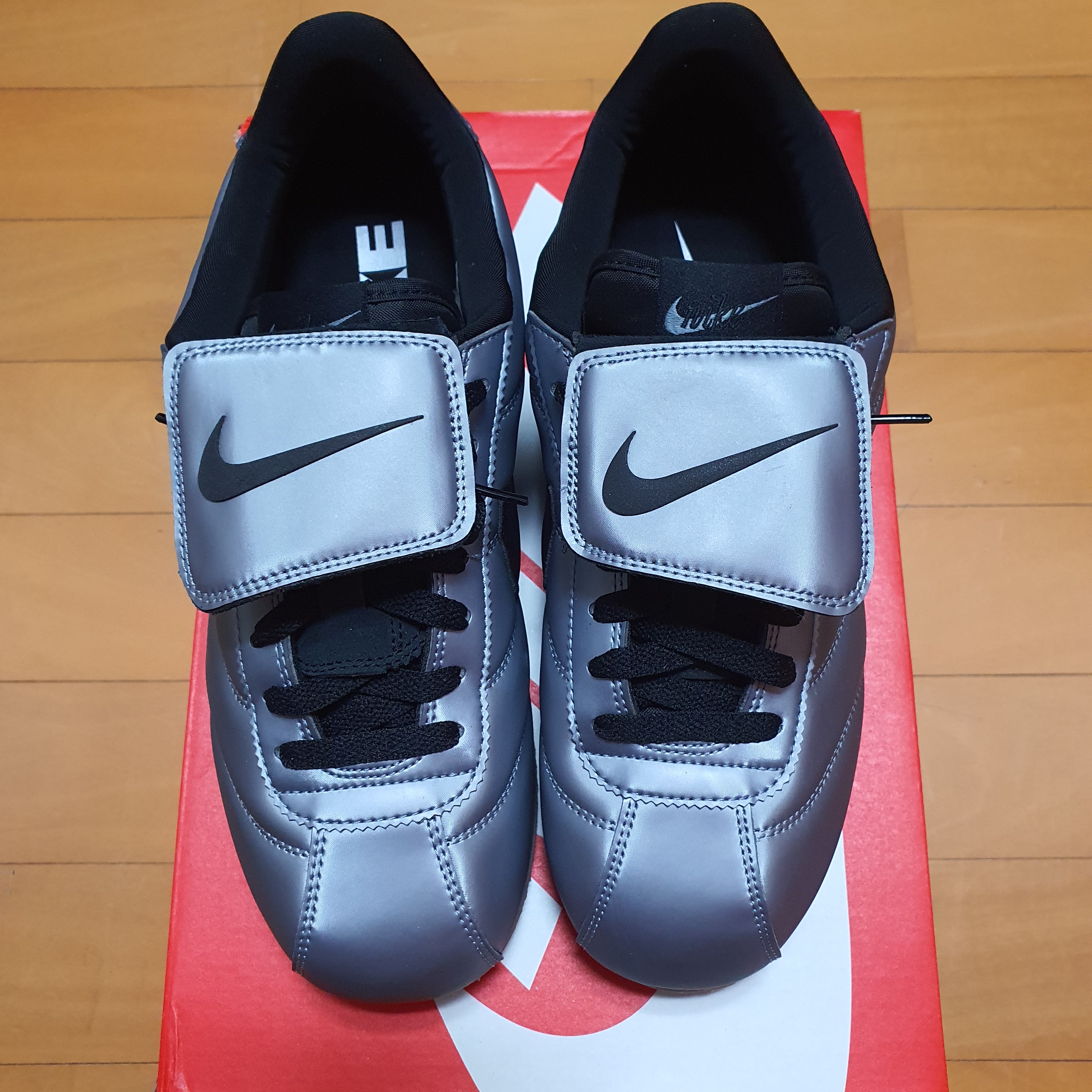 Nike Cortez Leather SE Metallic Cool Grey Black 착용 스타일