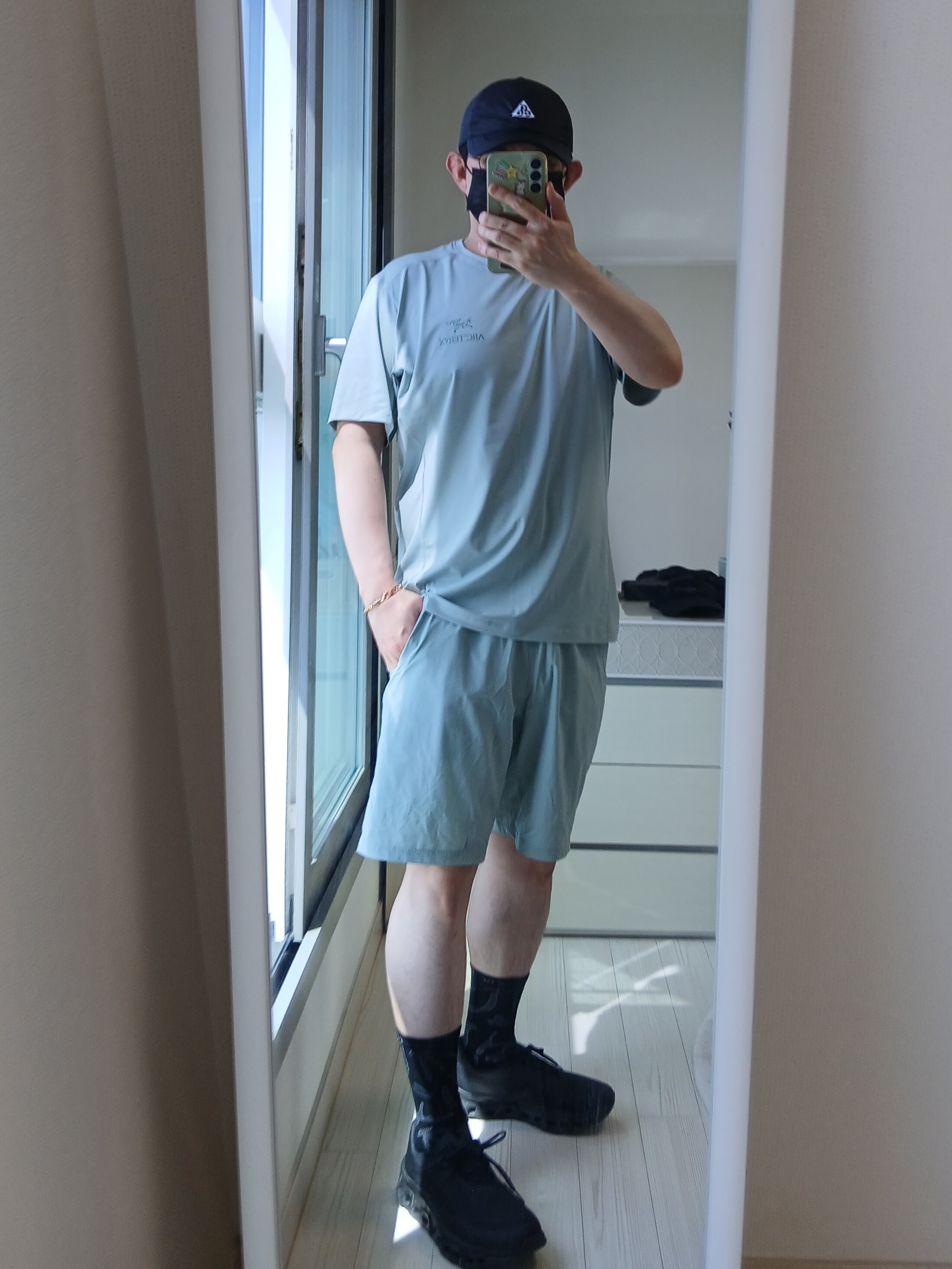 Nike ACG Trail Cap Black, Arc'teryx Motus Arcword Crew SS T-Shirt Stone Green Heather 착용 스타일 - 2