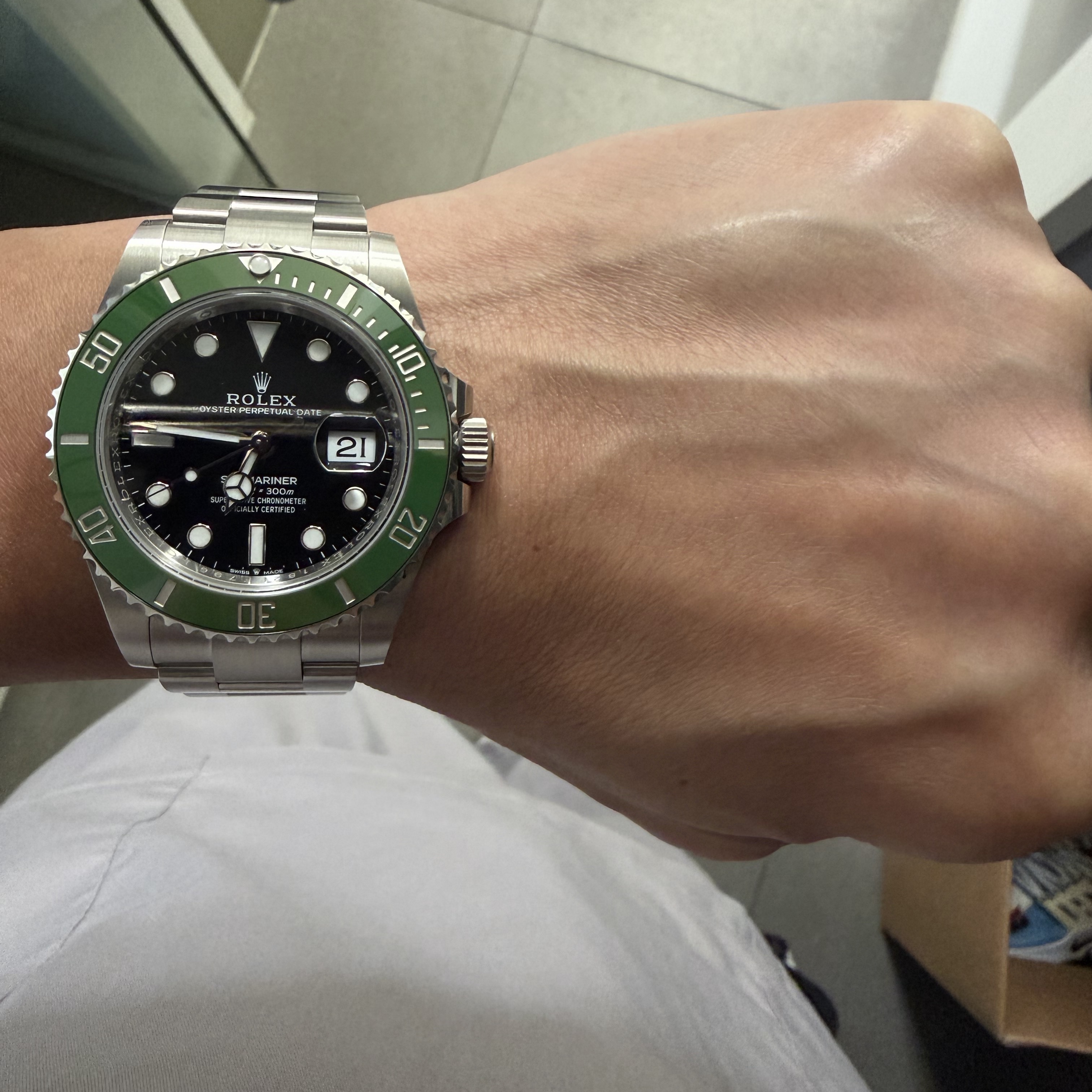 Rolex Submariner Date 41mm 126610LV Black Oyster 착용 스타일 - 1
