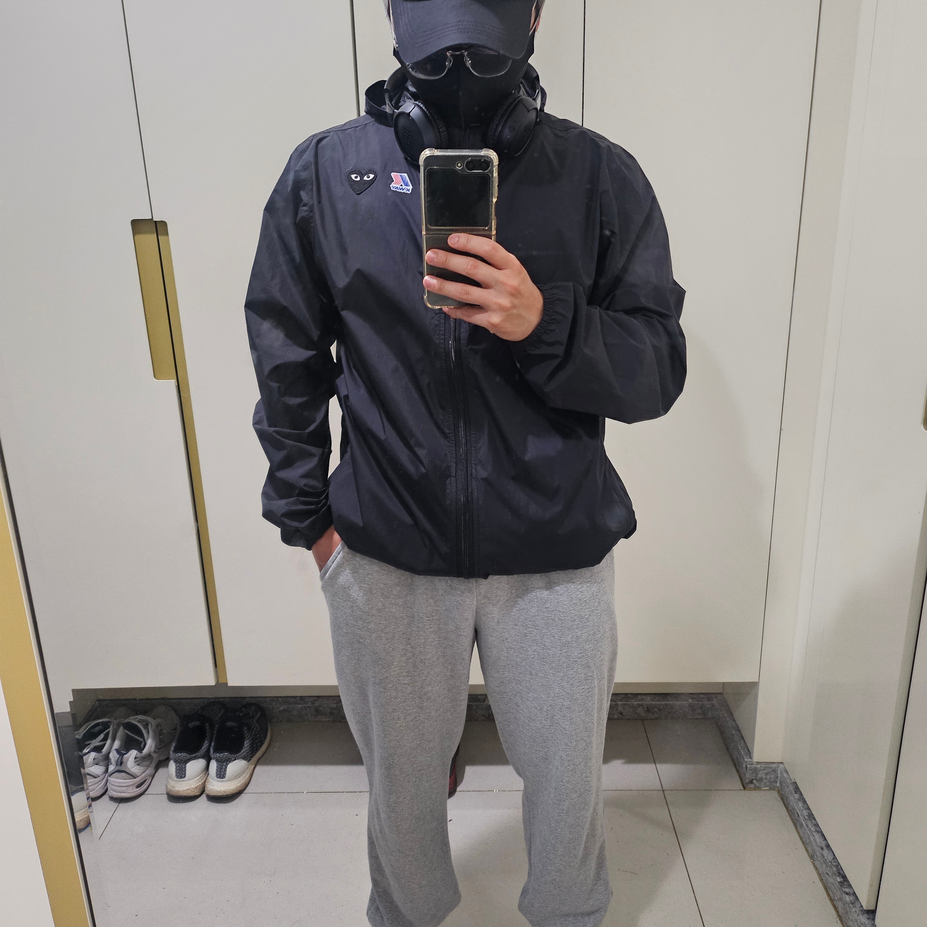 C.P. Company Chrome-R Logo Cap Black - 22FW, Play Comme des Garcons x K-Way Full Zip Jacket Black 착용 스타일