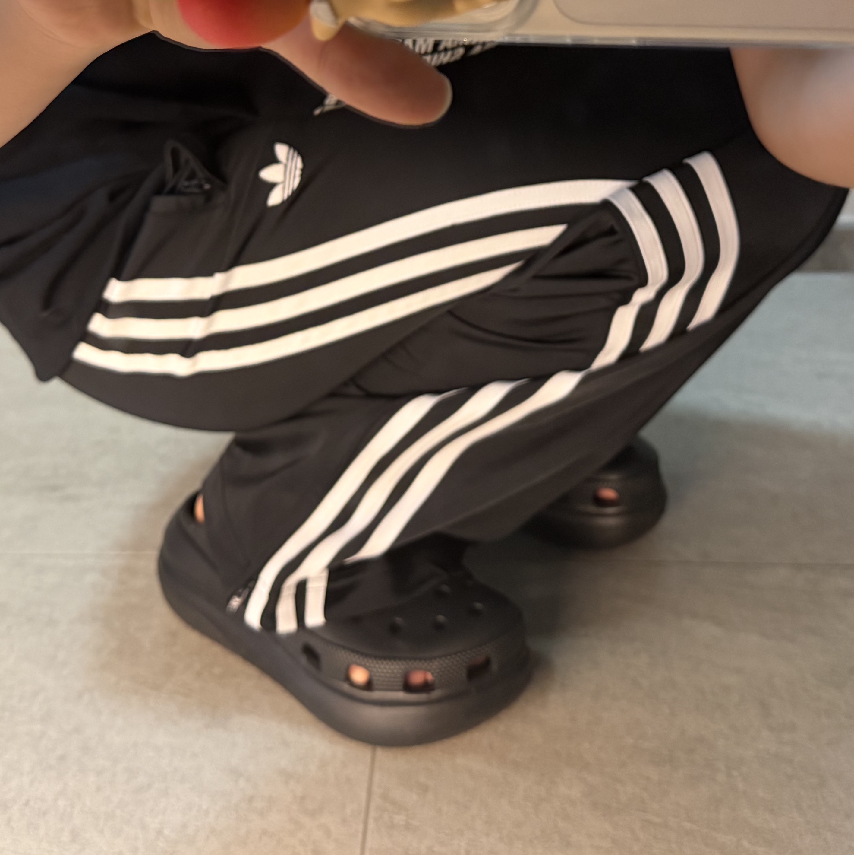 (W) Adidas Adicolor Classic Firebird Loose Track Pants Black - KR Sizing 착용 스타일 - 2