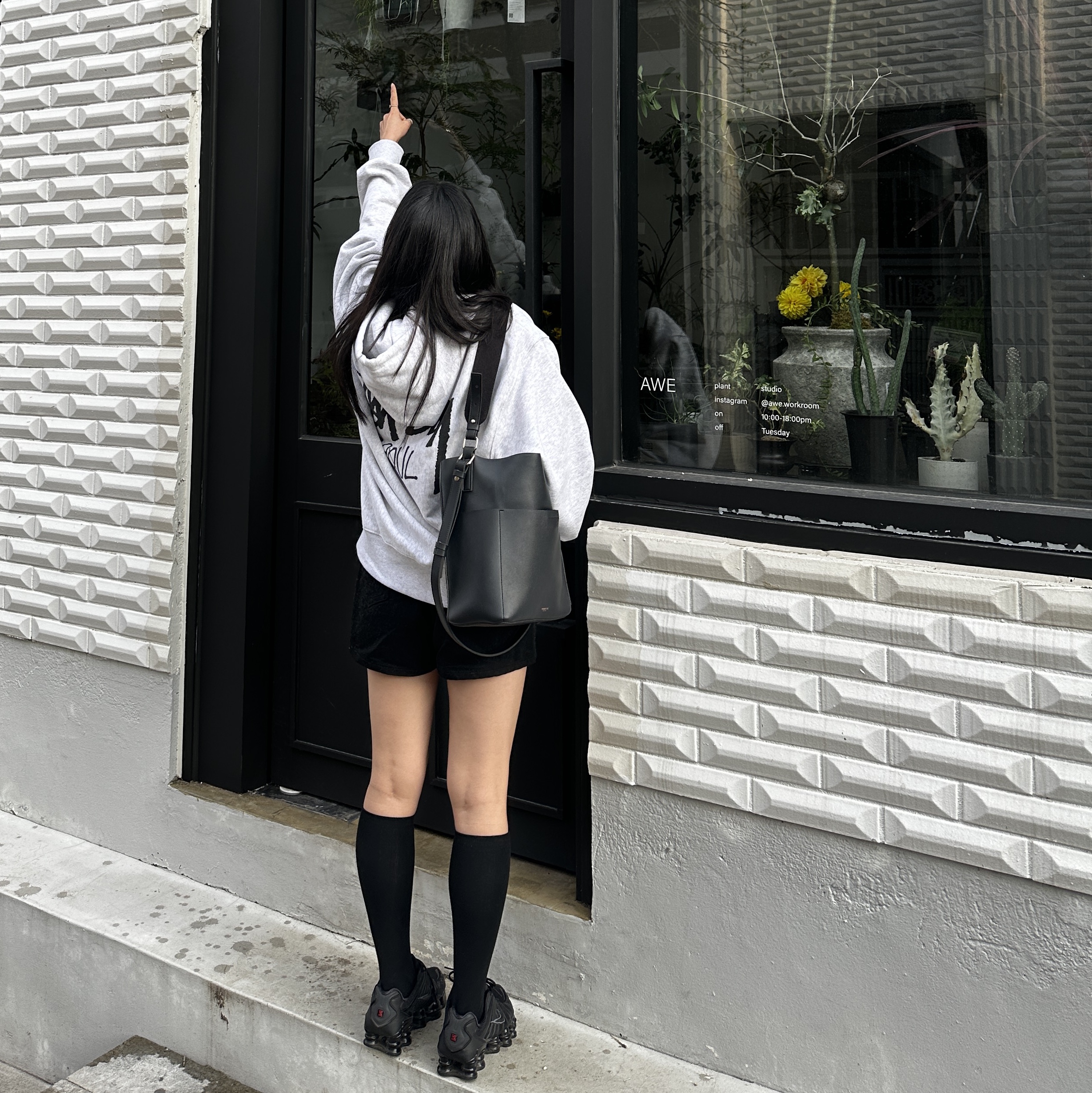 (W) Nike Shox TL Black and Max Orange, Stussy Stock Seoul Zip Hood Ash Heather 착용 스타일 - 1