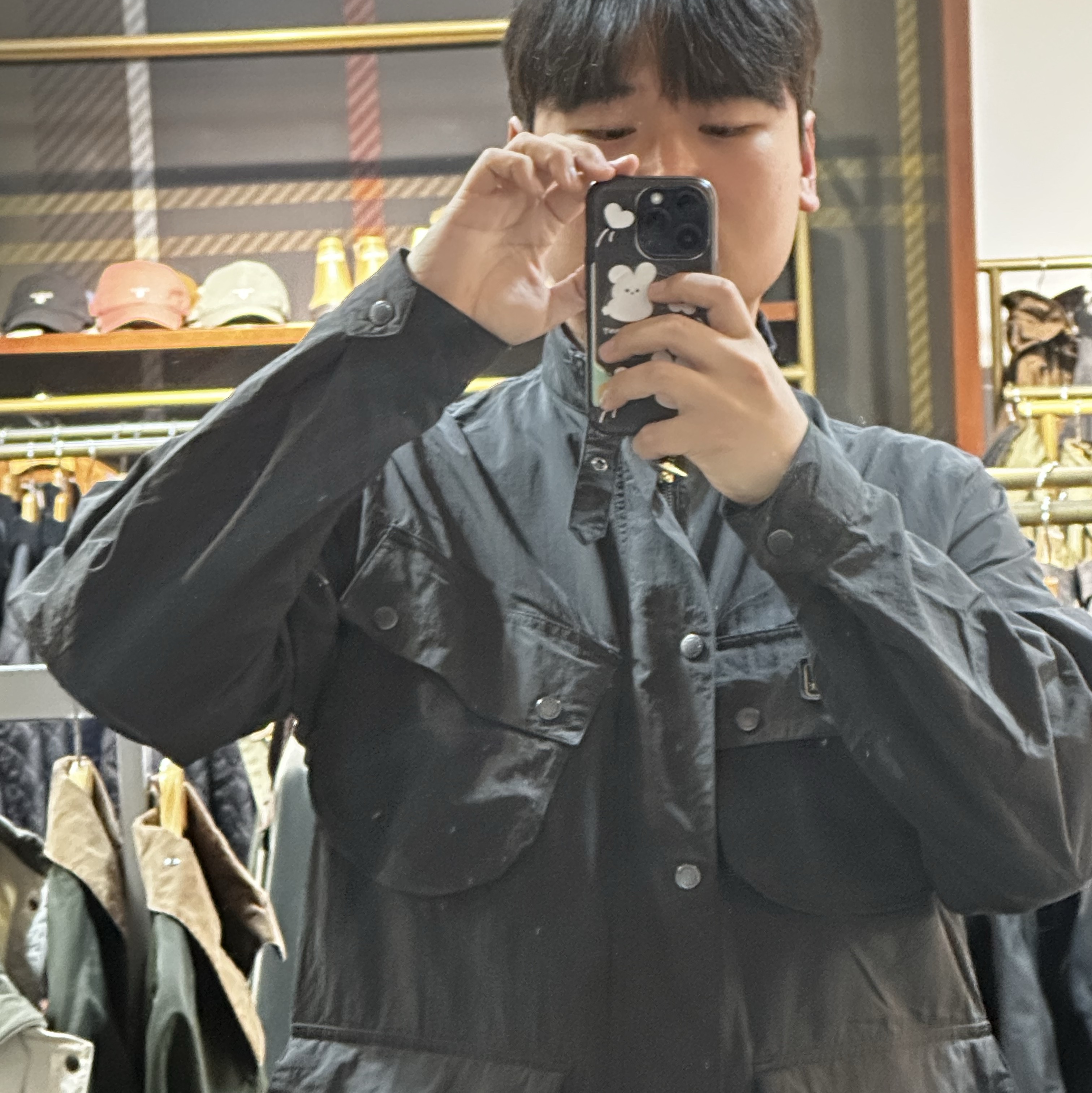 Barbour International Steve McQueen Roslin Waxed Jacket Sand, Barbour International Original Wax Jacket Black 착용 스타일 - 3