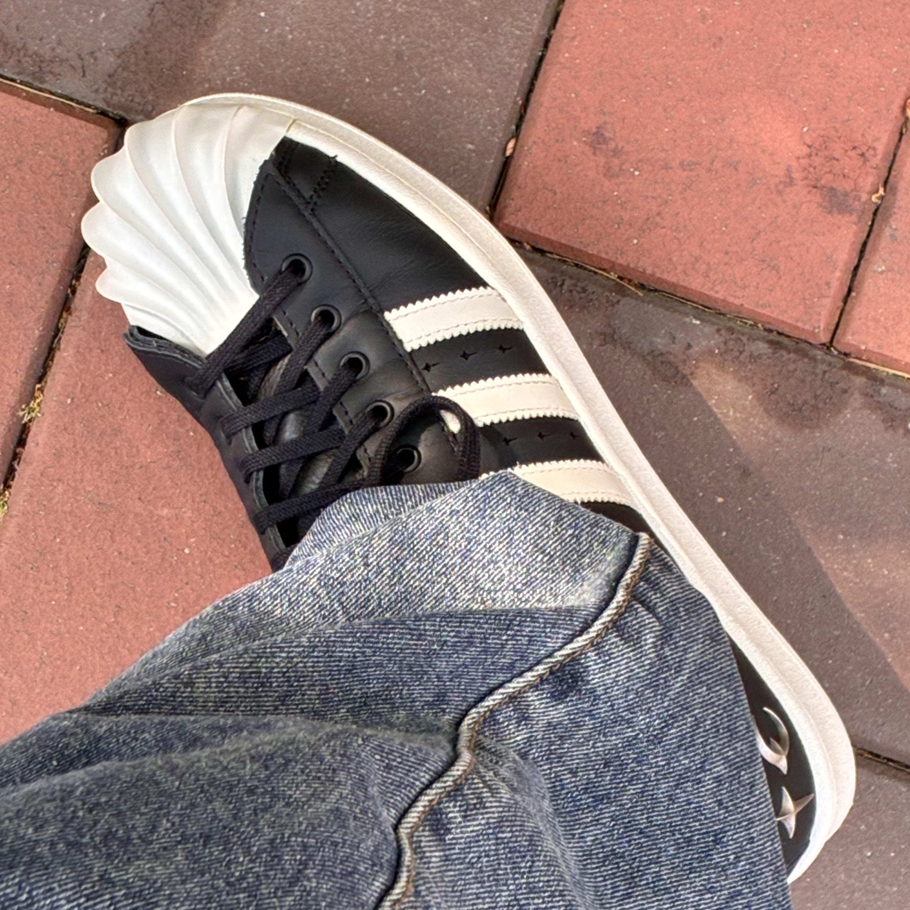 Adidas x Thug Club Superstar Boot Luxe Core Black Off White 착용 스타일 - 2