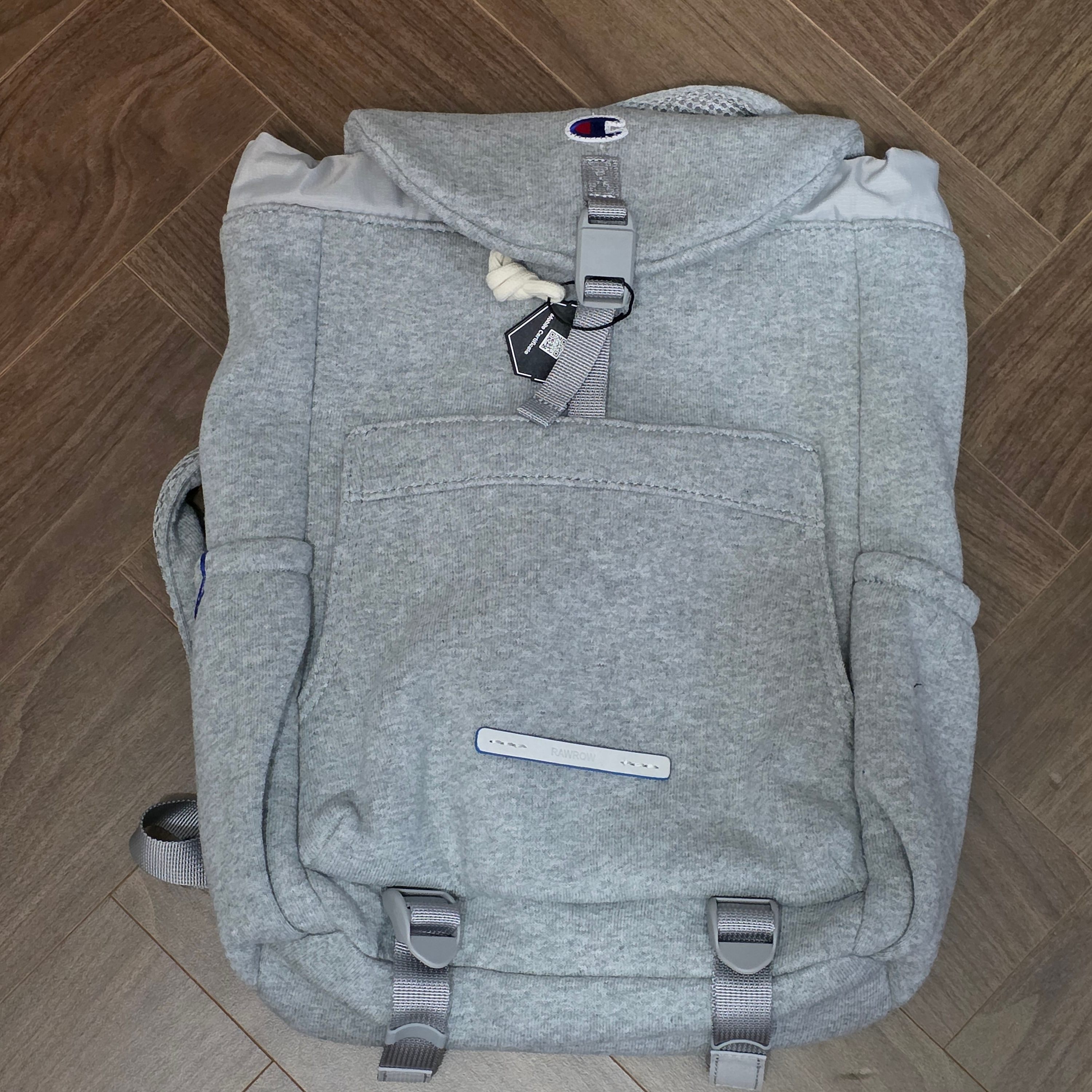 Champion x Rawrow String Rucksack Mini Backpack Grey 착용 스타일
