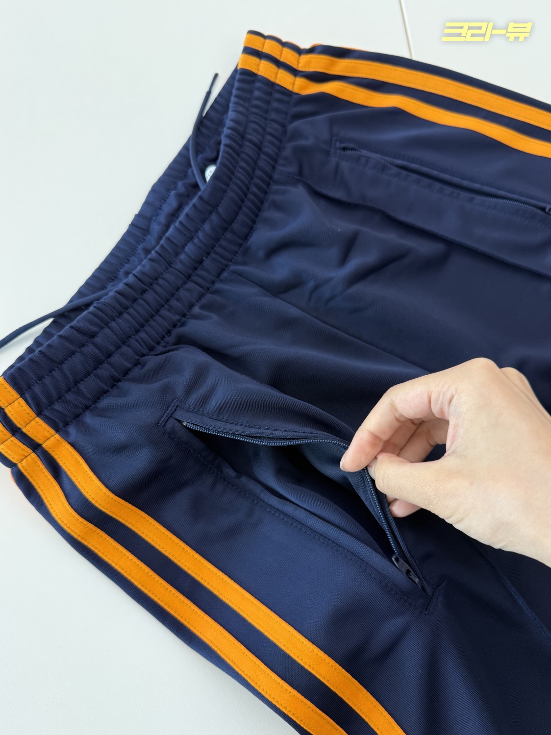 (W) Adidas Adicolor Classic Firebird Loose Track Pants Night Indigo Crew Orange - KR Sizing 착용 스타일 - 3