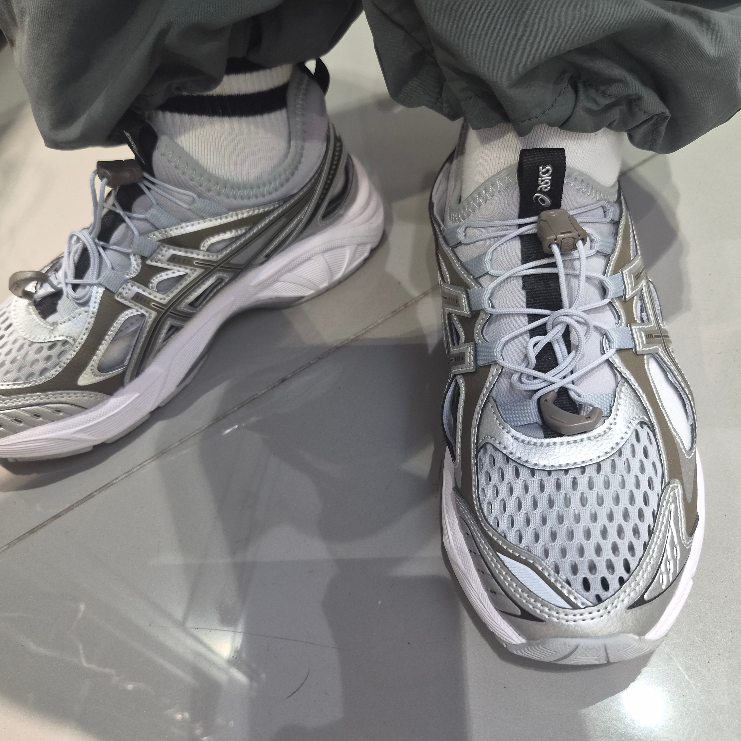 Asics GT-2160 Breeze Piedmont Grey Sepia Brown 착용 스타일 - 3