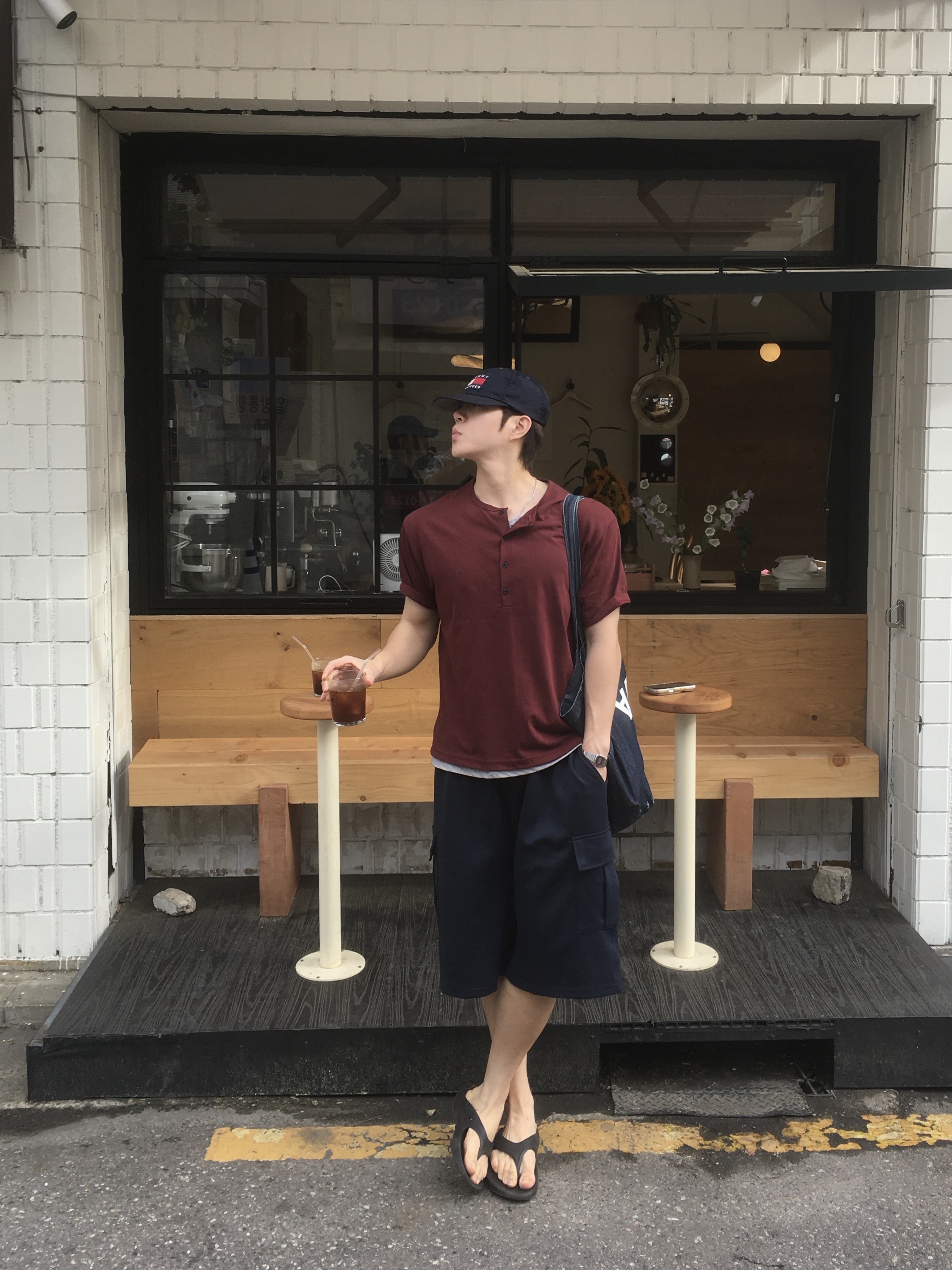 Oofos OOriginal Black, A.P.C. Daniela Shopping Bag Indigo 착용 스타일 - 5