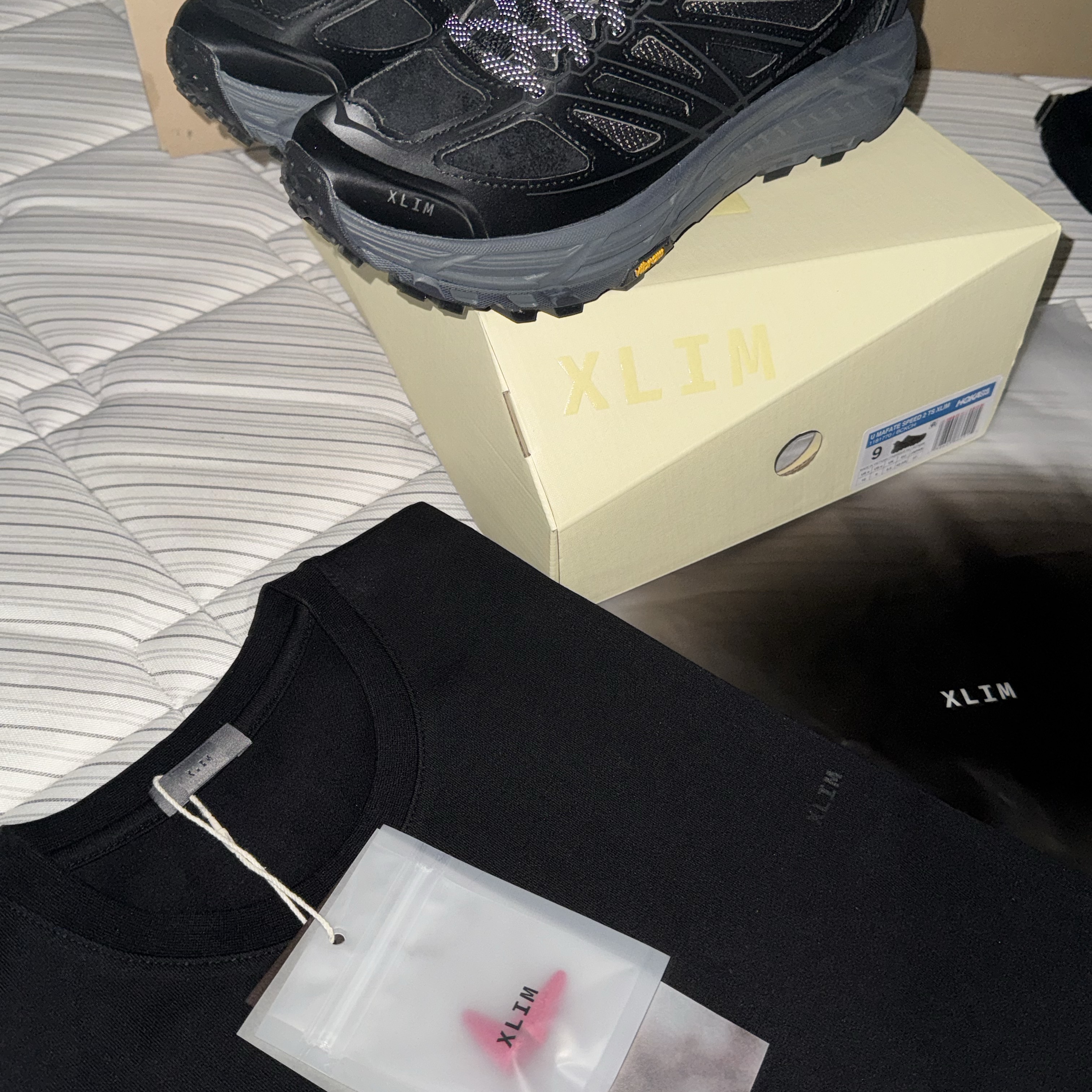 Hoka x Xlim Mafate Speed 2 TS Black Charcoal, Xlim Ep.7/Sequence 01 T-Shirt Black 착용 스타일